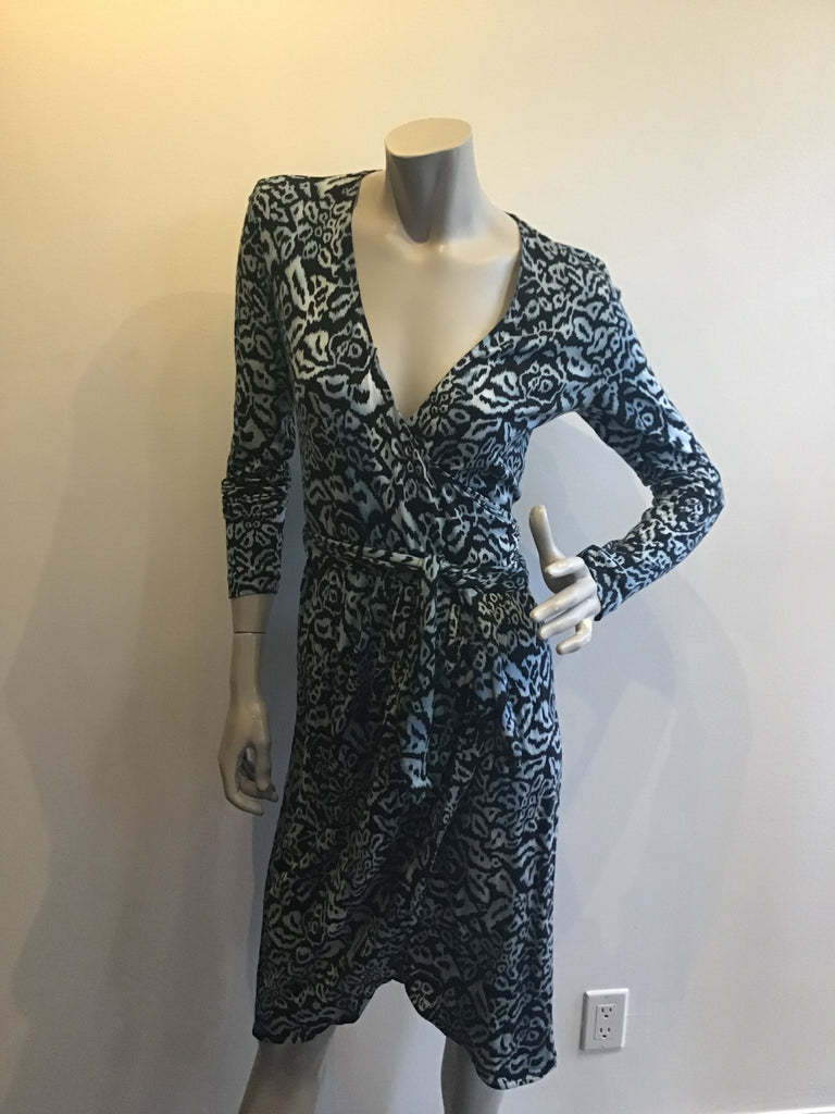 1970's Diane Von Fürstenberg Blue Black printed cotton jersey Dress