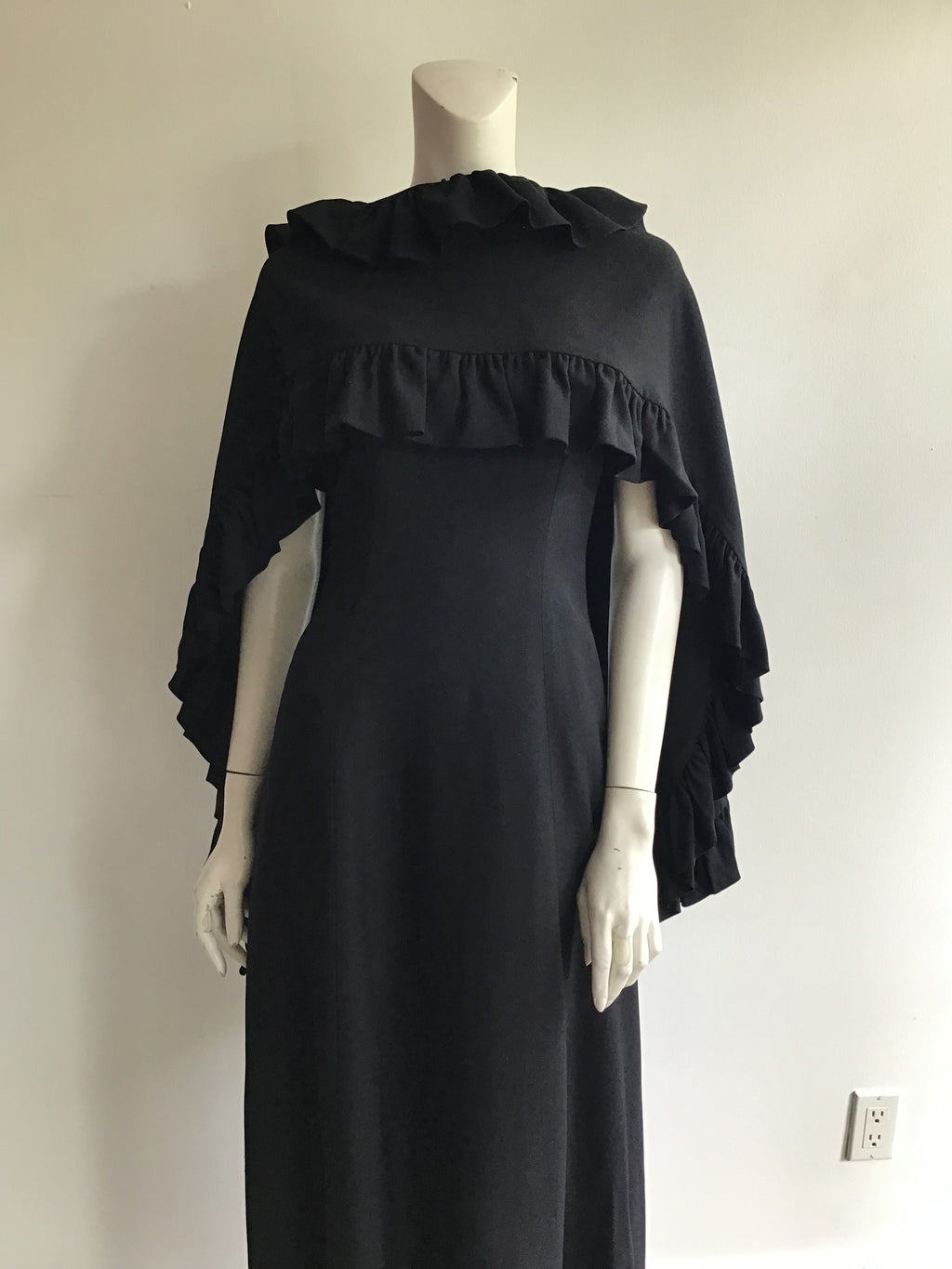 Late 1930s Silk Crepe Gown with Matching Cape Size 8