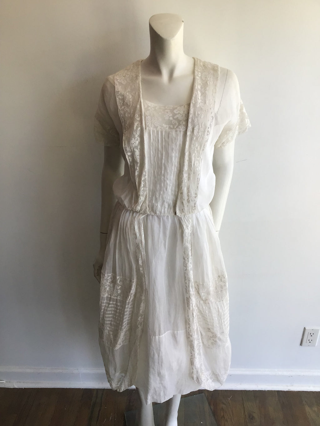 1918 White Cotton Lawn Dress Size 8