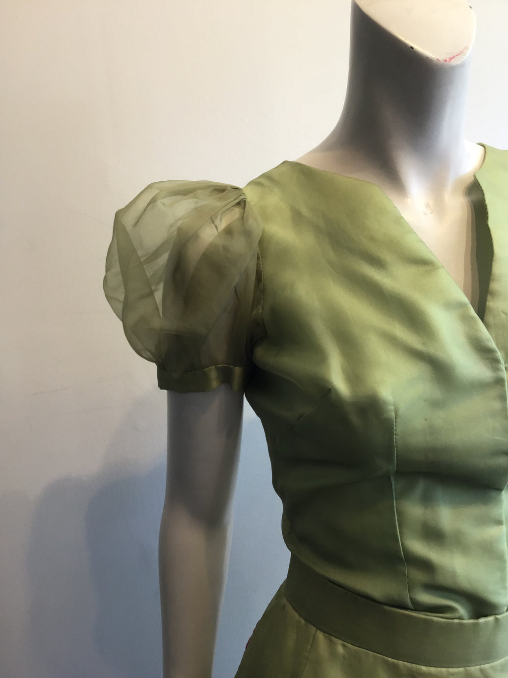 1980’s Celery Green 2 piece Silk Mary O’Donnell Evening Ensemble Size 2