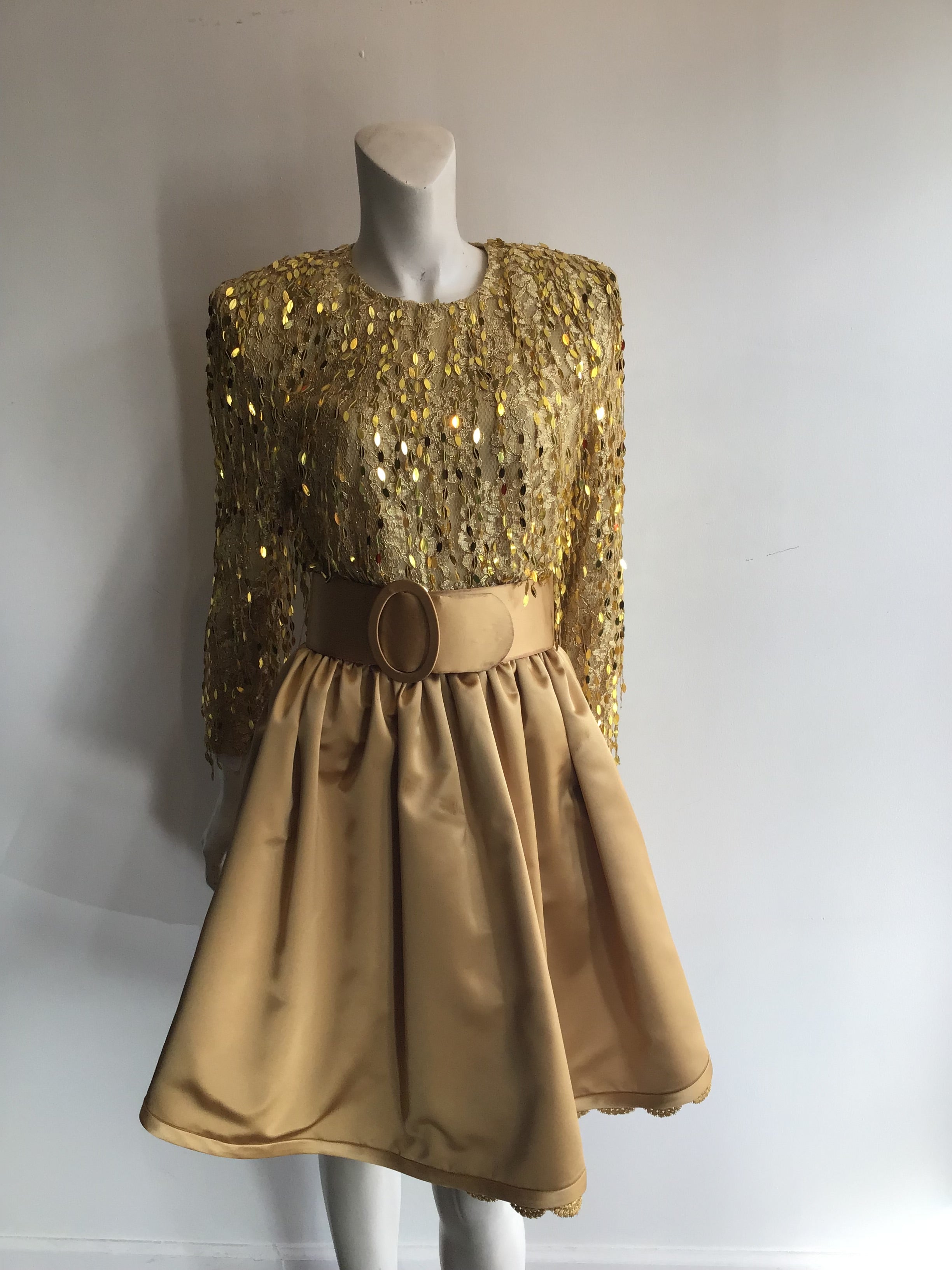 1991 Bill Blass Gold Rayon Blend Sequined Dress Size 8