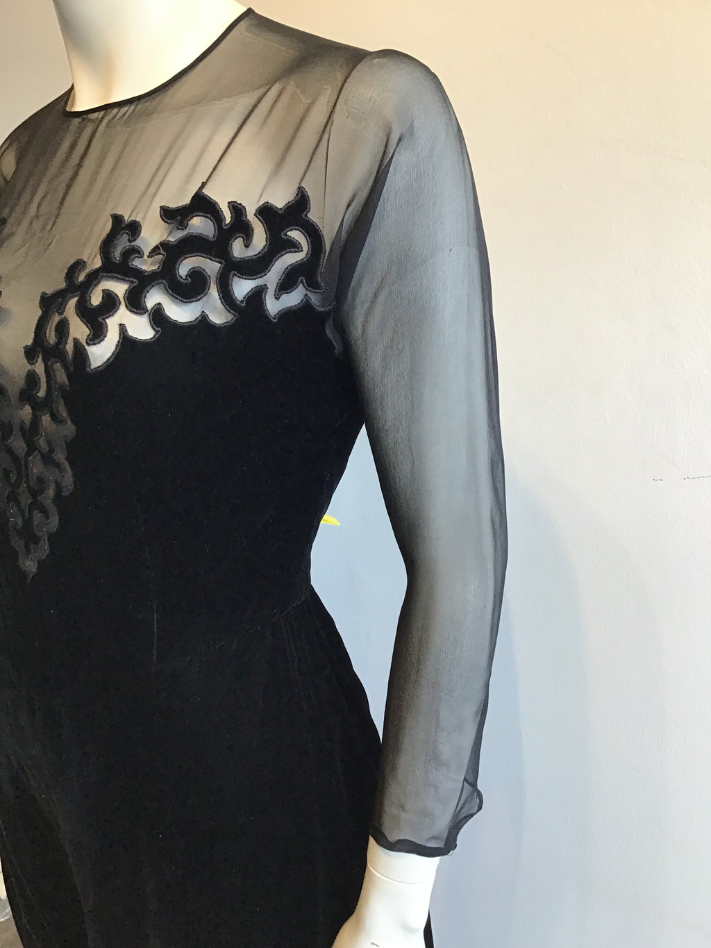 1990s Oscar de La Renta Silk Velvet and Chiffon Evening Gown Size 6