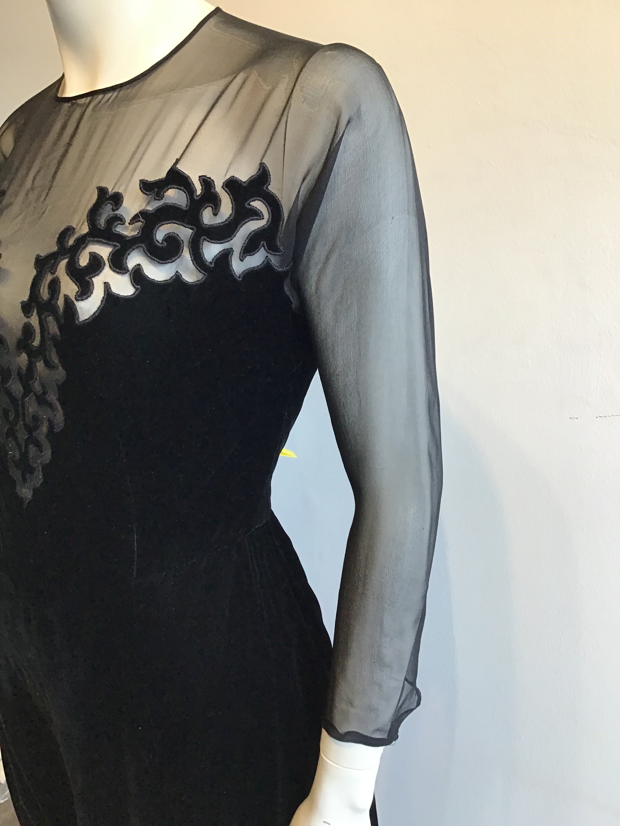 1990s Oscar de La Renta Silk Velvet and Chiffon Evening Gown Size 6
