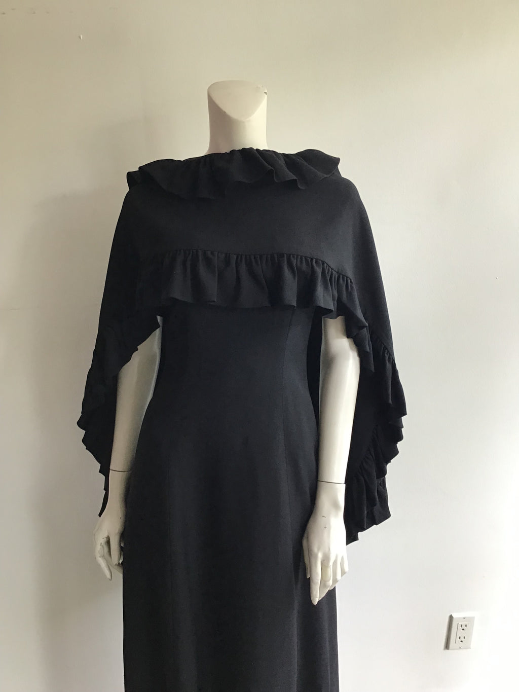 Late 1930s Silk Crepe Gown with Matching Cape Size 8