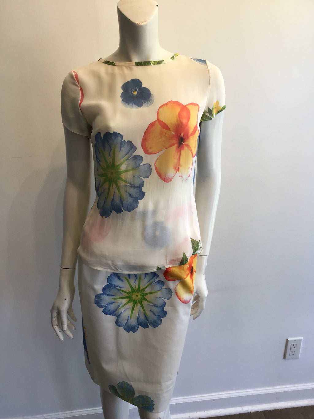 1990’s Louis Féraud 2 piece  Cream Floral Silk Ensemble Size 4