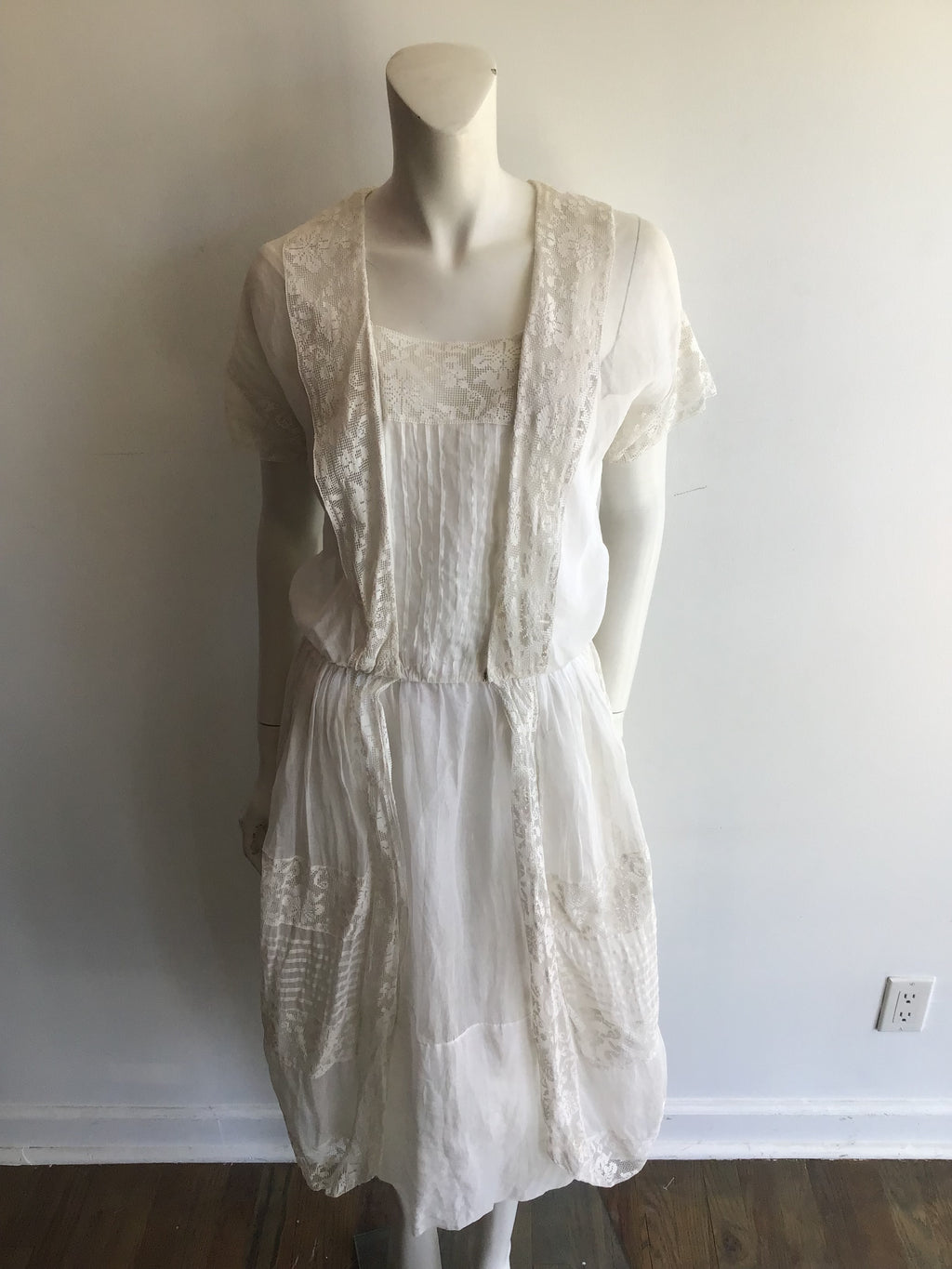 1918 White Cotton Lawn Dress Size 8