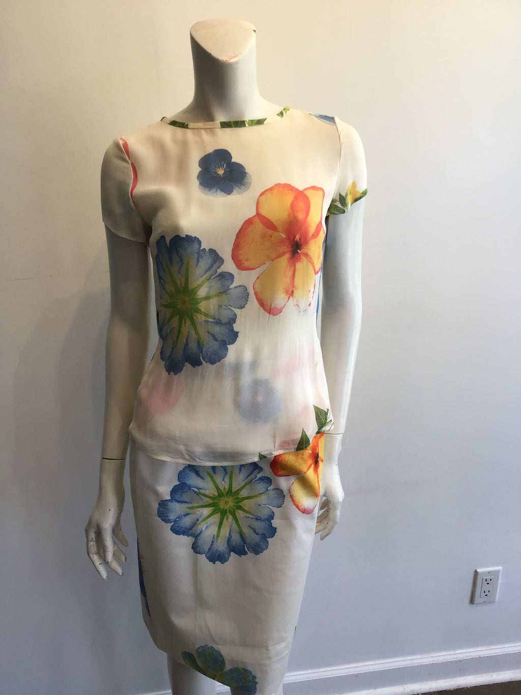 1990’s Louis Féraud 2 piece  Cream Floral Silk Ensemble Size 4