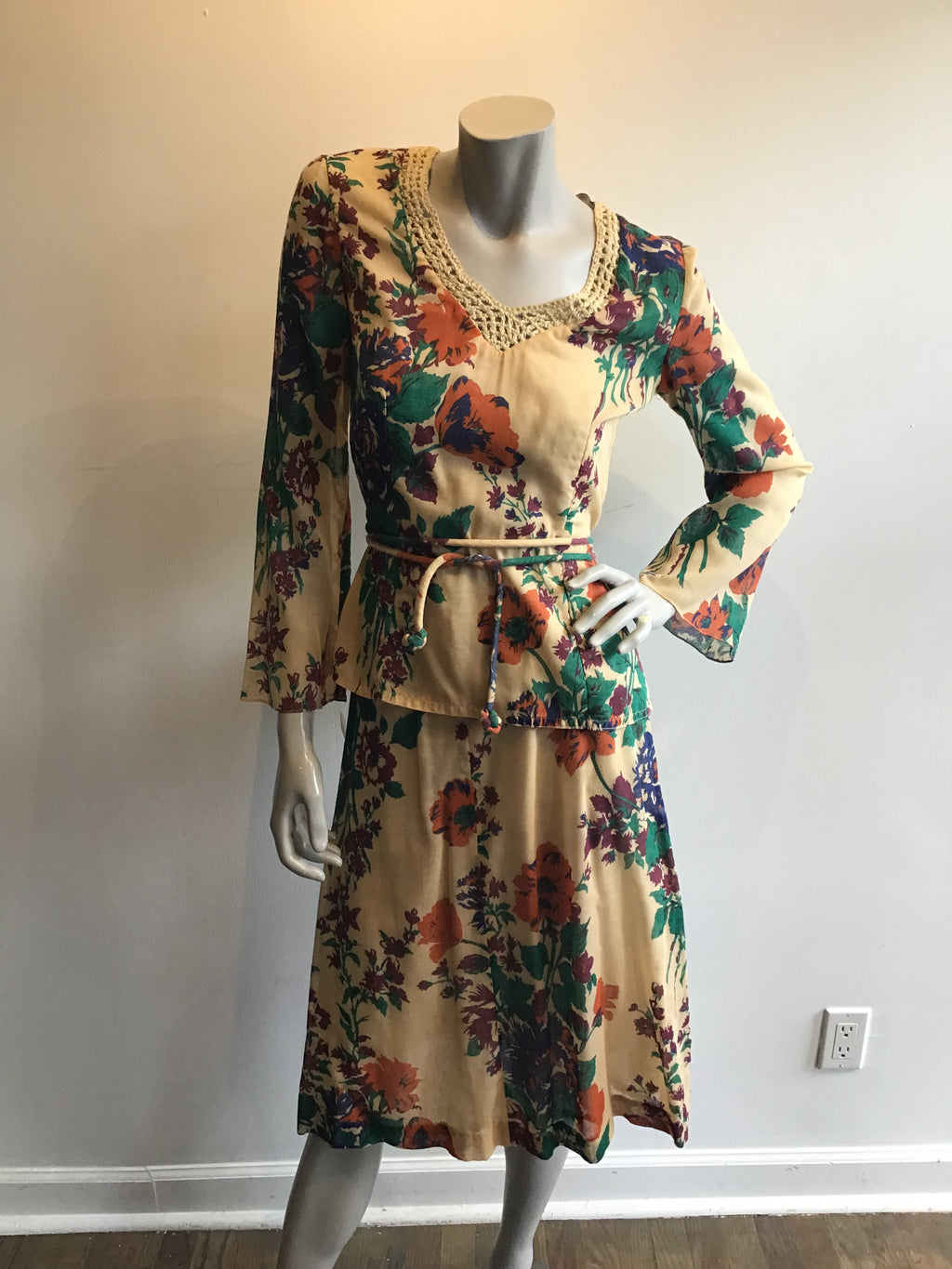 1970's St Williams  by Kay Unger 2 piece floral ensemble