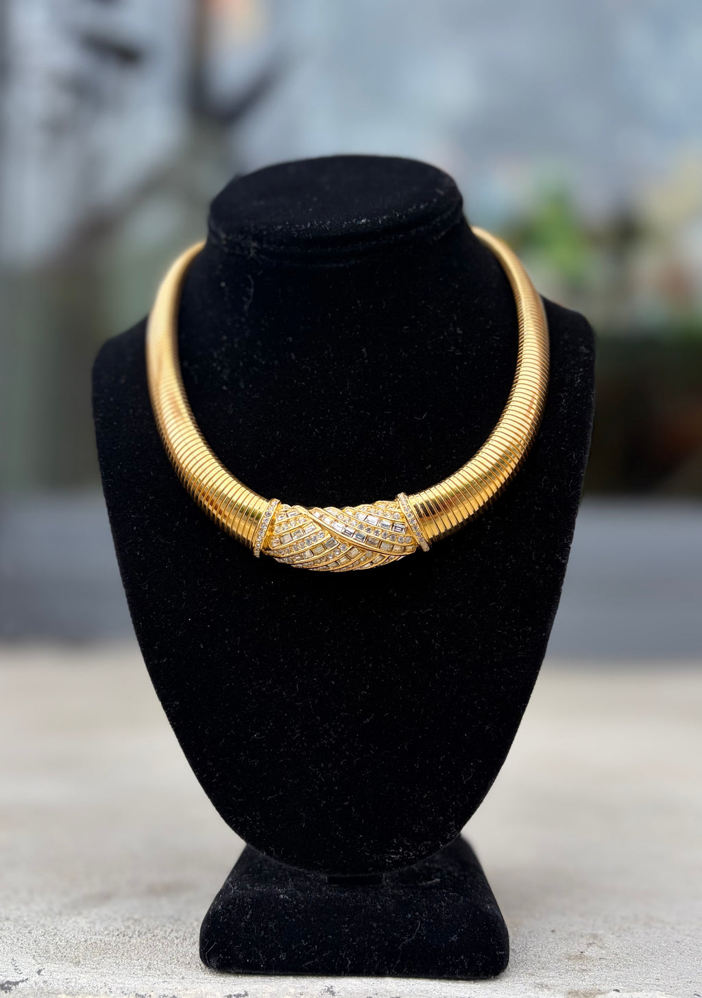 CHRISTIAN DIOR VINTAGE 80S GOLD CHOKER WITH RHINESTONE CRYSTAL CENTERPIECE