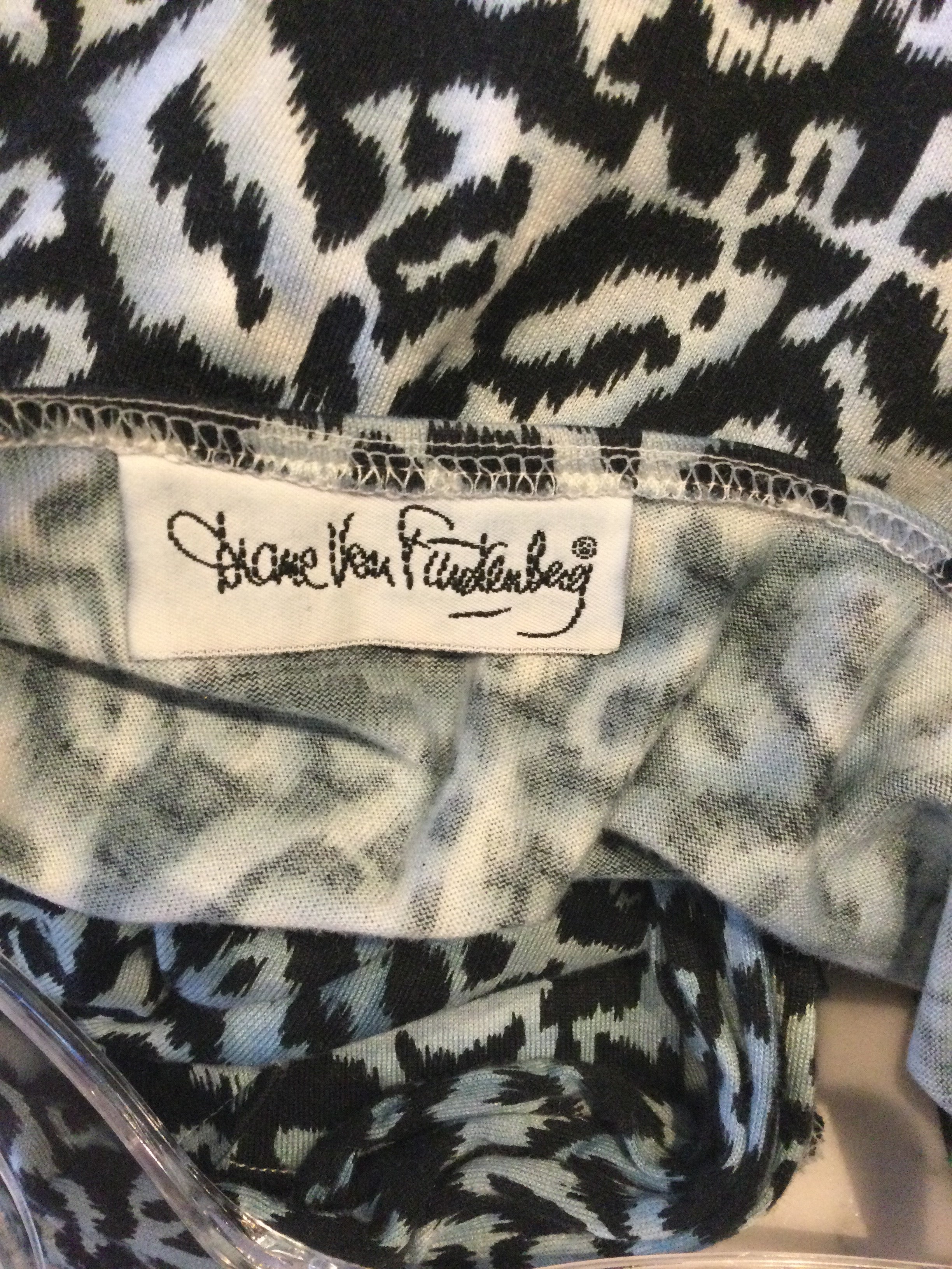 1970's Diane Von Fürstenberg Blue Black printed cotton jersey Dress