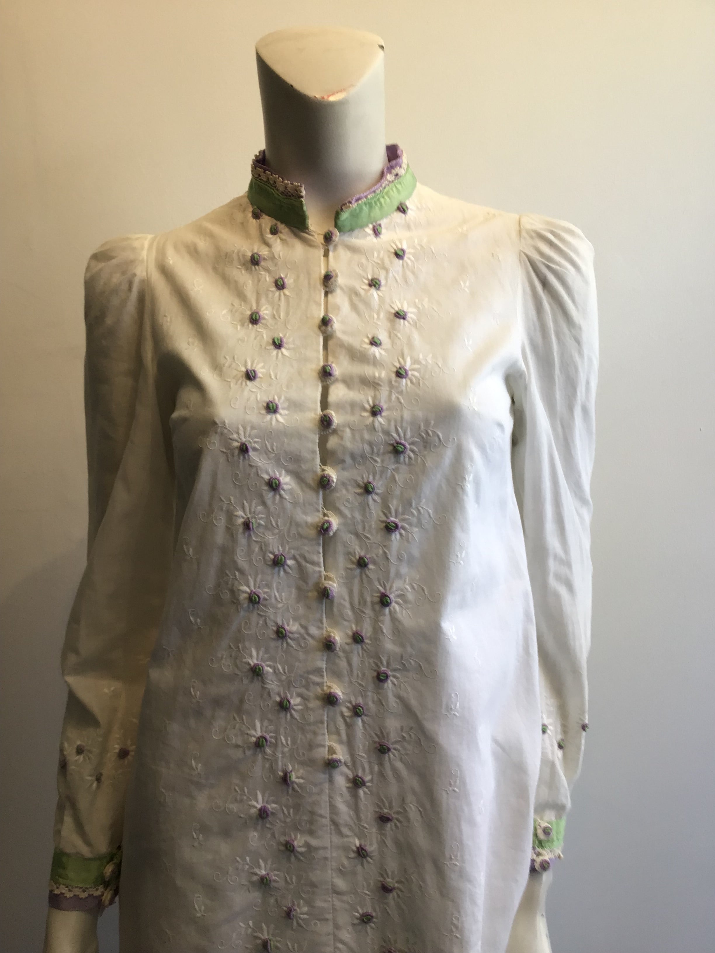 1970’s White Cotton Mary O’Donnell Embroidered Day Dress Size 4