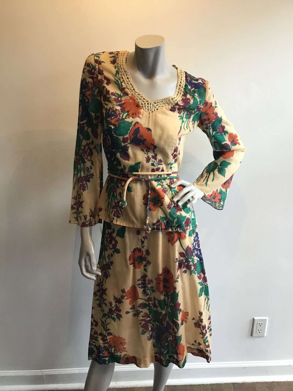 1970's St Williams  by Kay Unger 2 piece floral ensemble