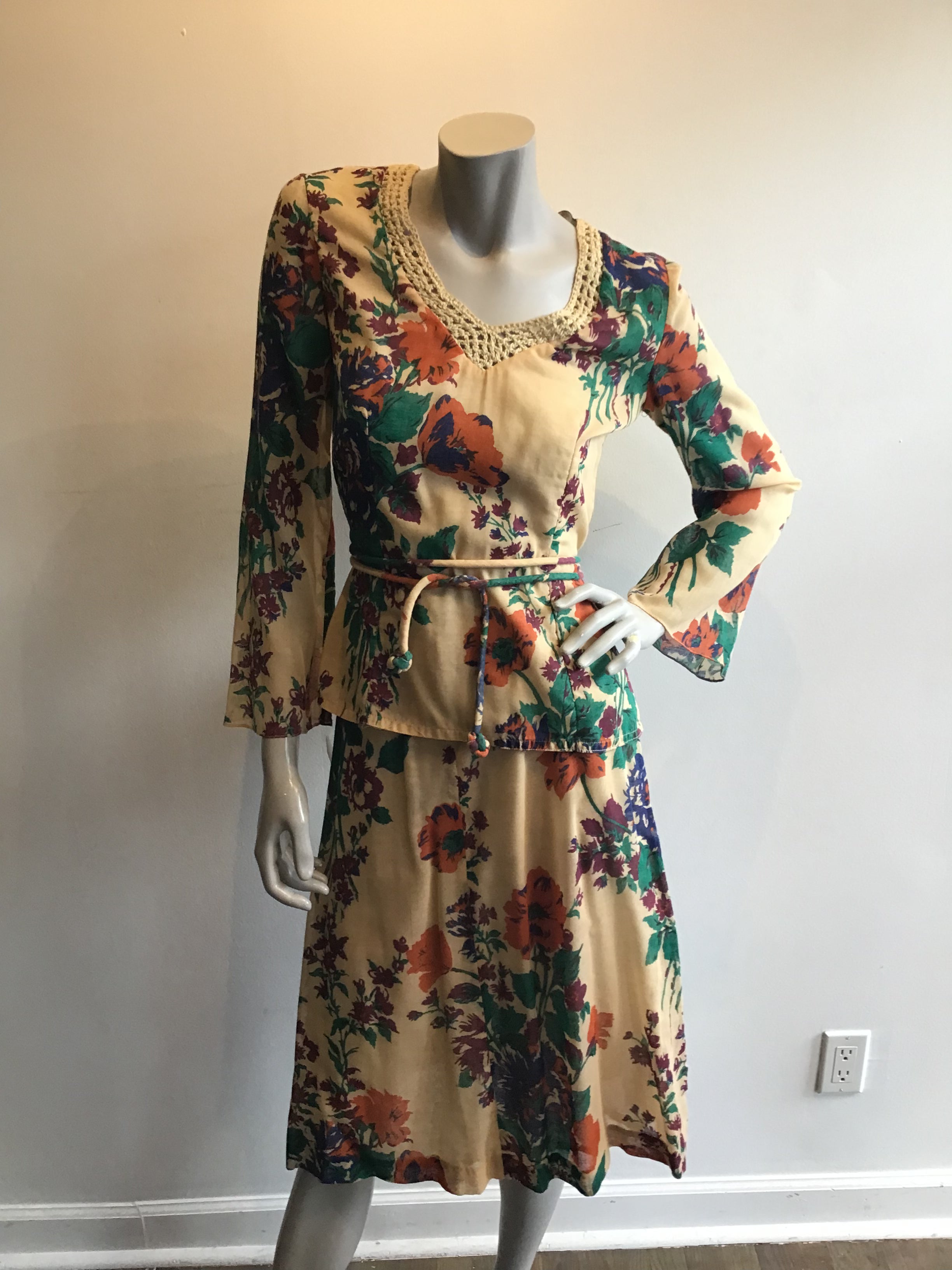 1970's St Williams  by Kay Unger 2 piece floral ensemble