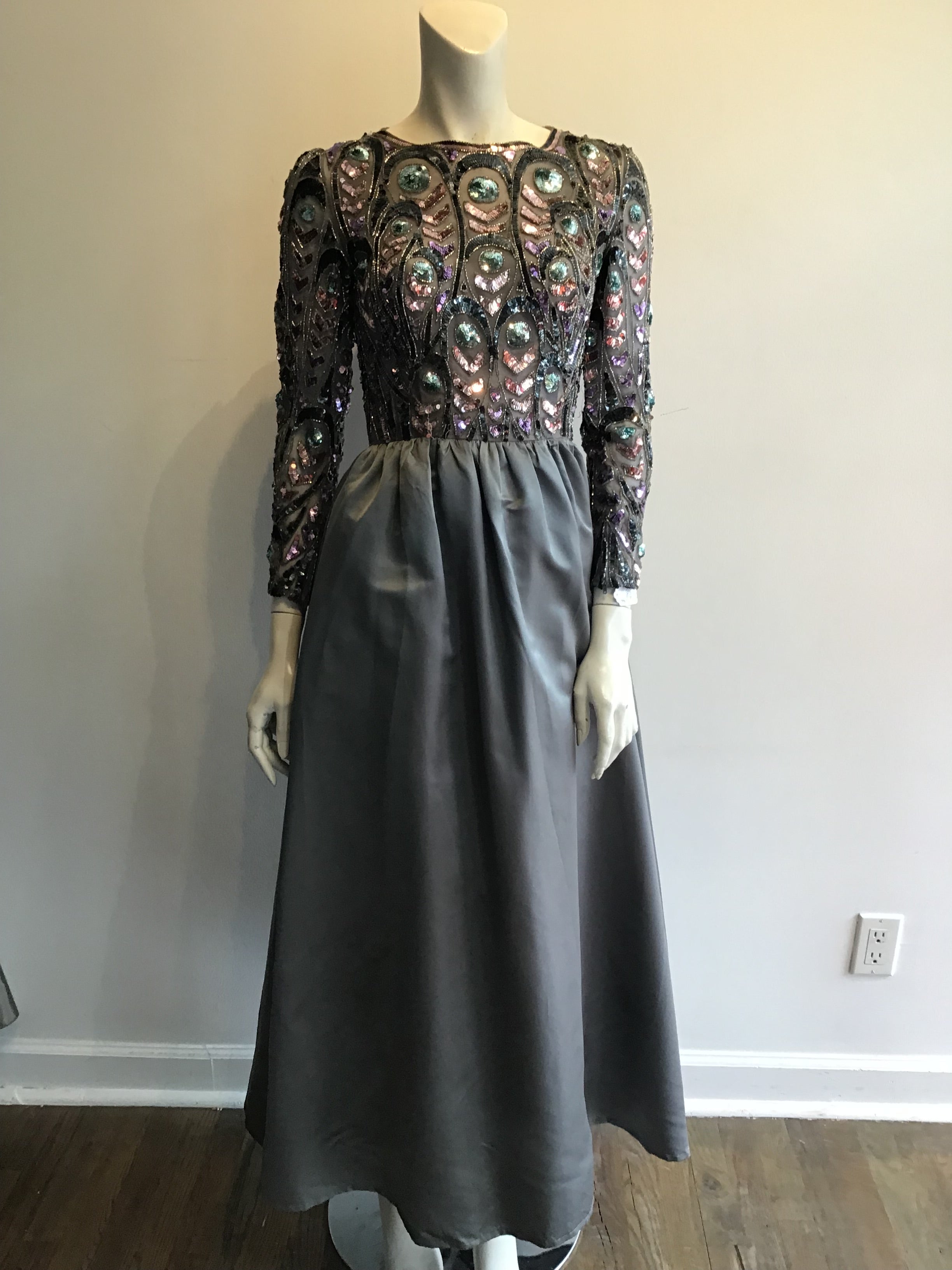 1970’s Silk Sequins Gray Victoria Royal LTD Evening Dress Size 4