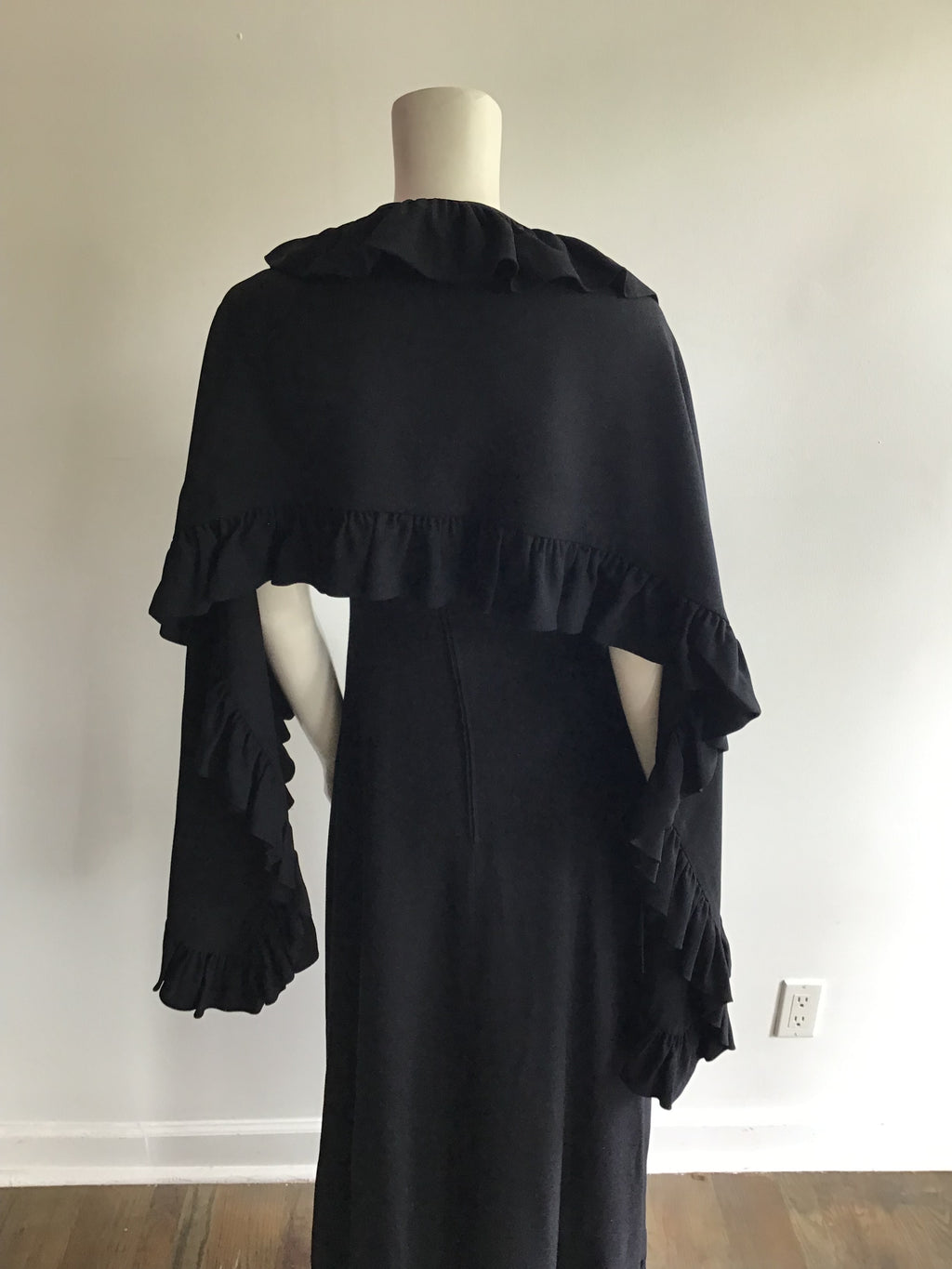 Late 1930s Silk Crepe Gown with Matching Cape Size 8