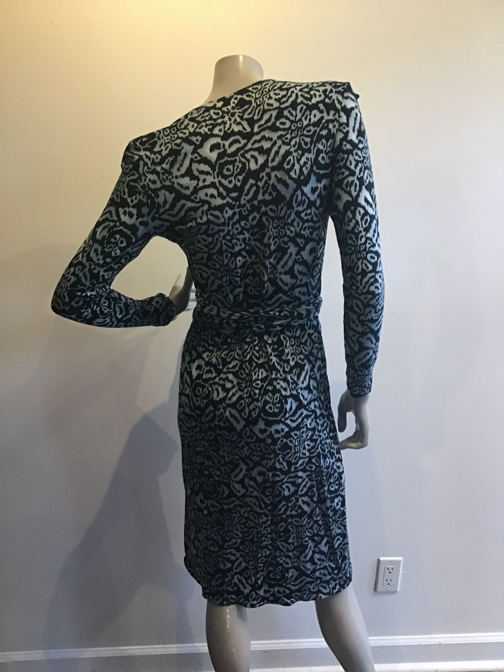 1970's Diane Von Fürstenberg Blue Black printed cotton jersey Dress