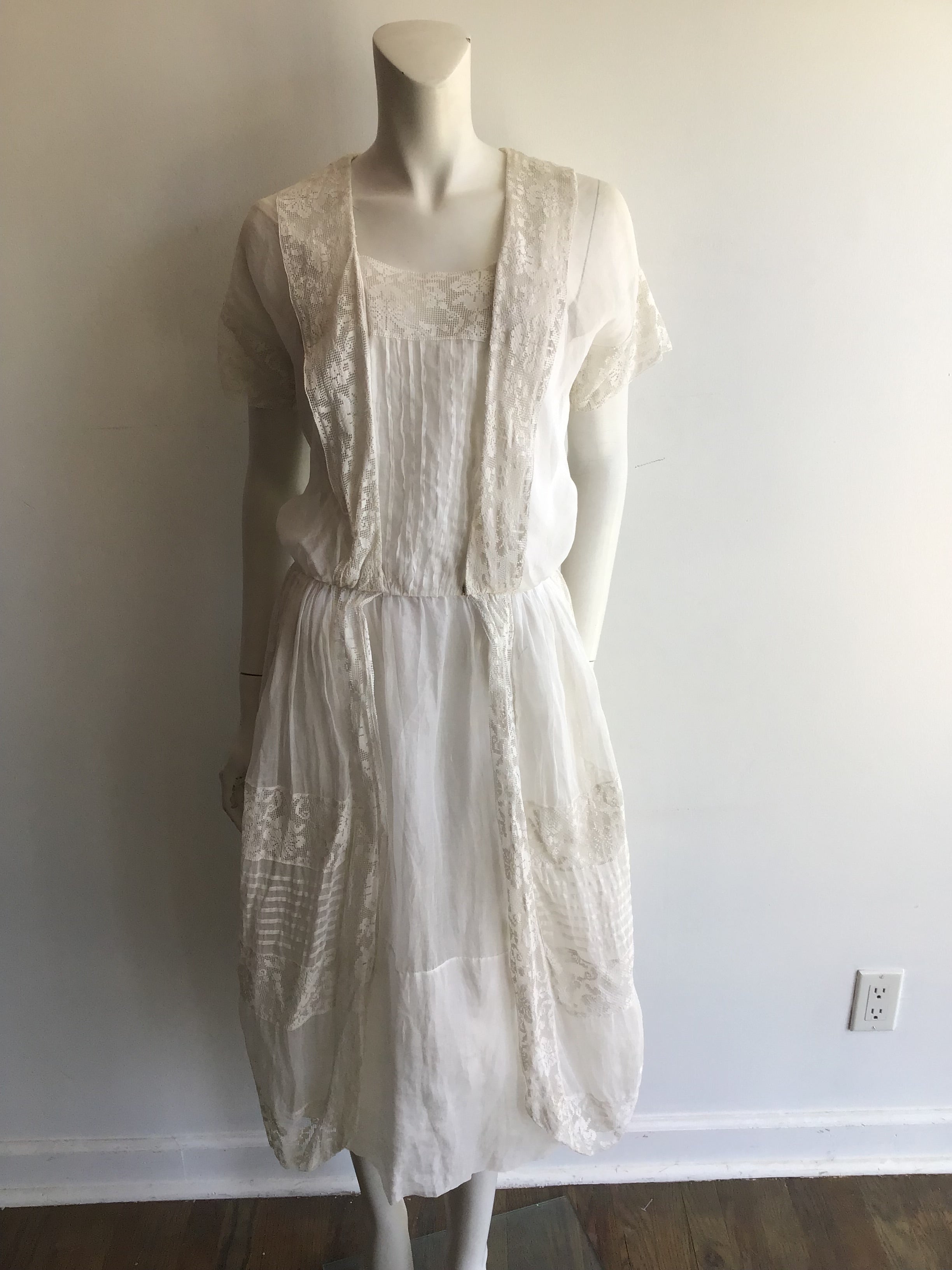 white christmas dresses 1918 White Cotton Lawn Dress Size 8 – Sophia's Gallery