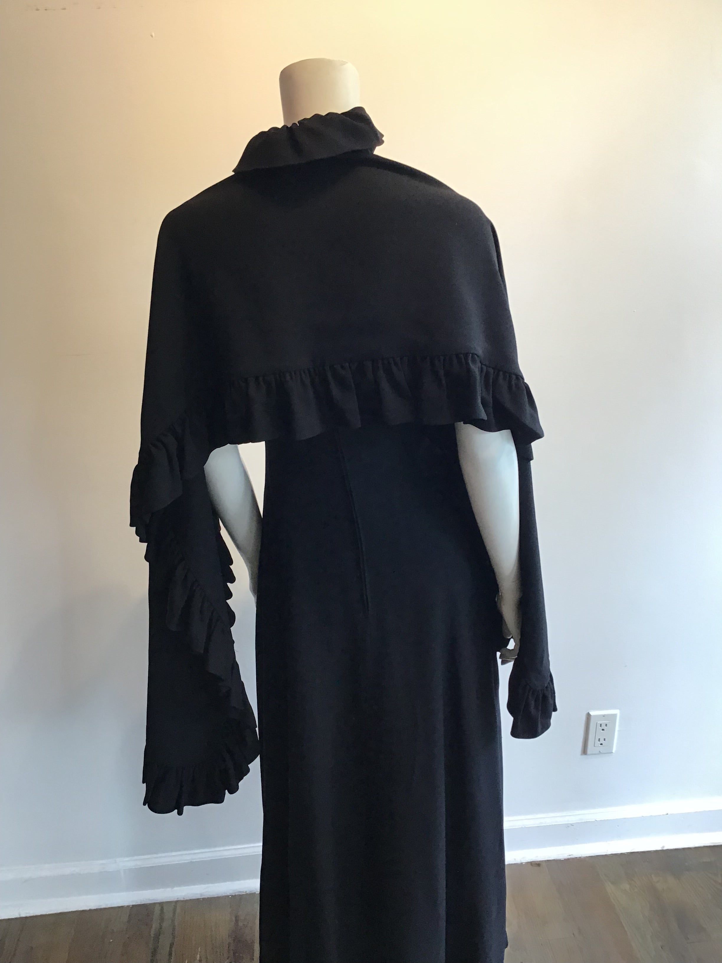 Late 1930s Silk Crepe Gown with Matching Cape Size 8