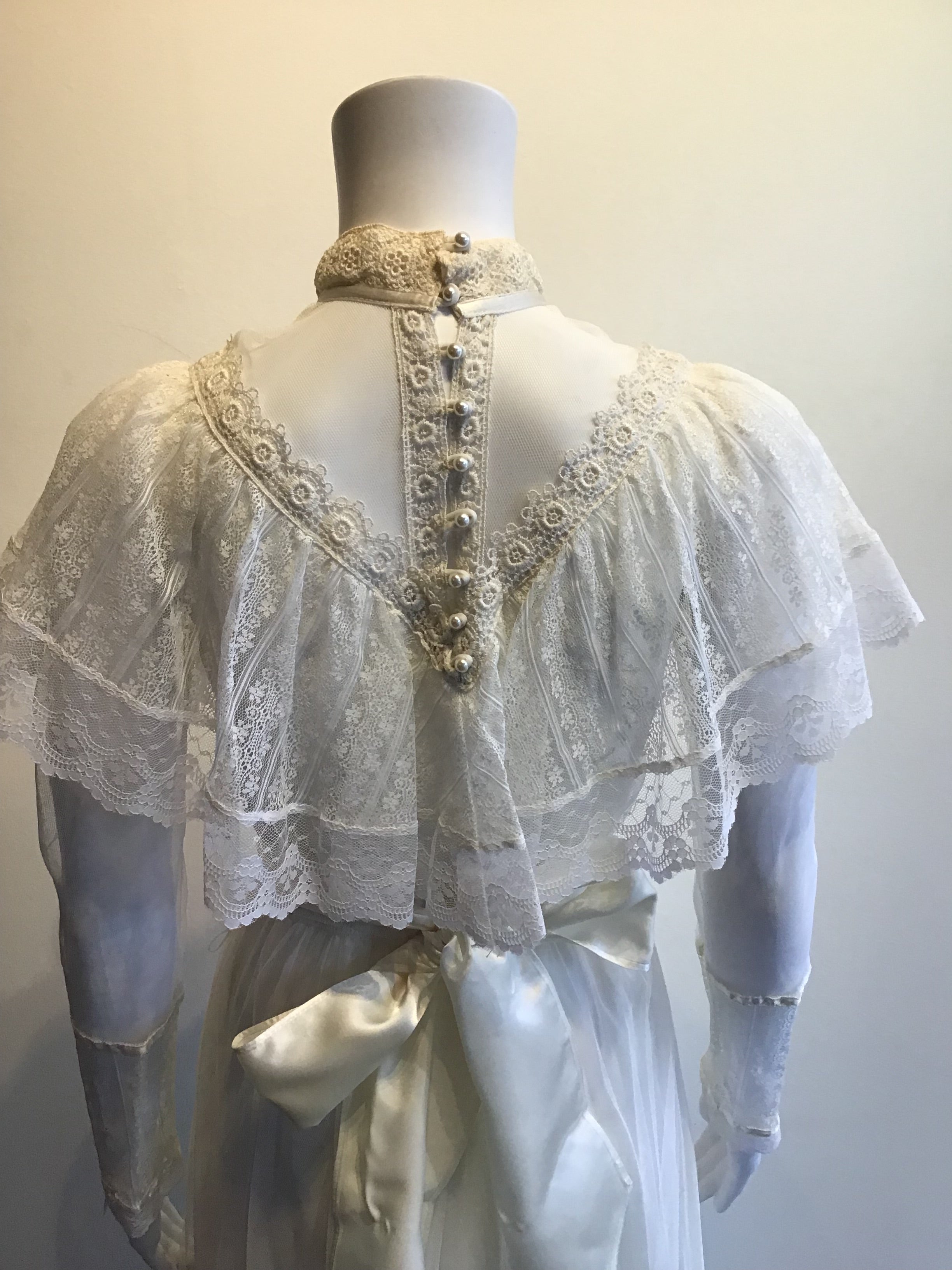 1980’s Gunne Sax White Polyester Net and Lace Wedding Dress Size 8