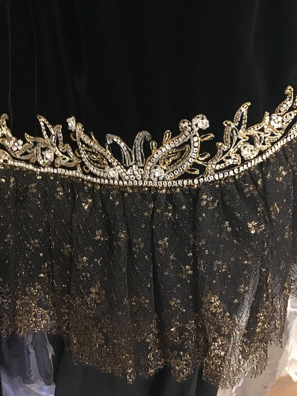 1980's Oscar de La Renta Black  Velvet Gold Metallic Lace hemmed Dress size 8