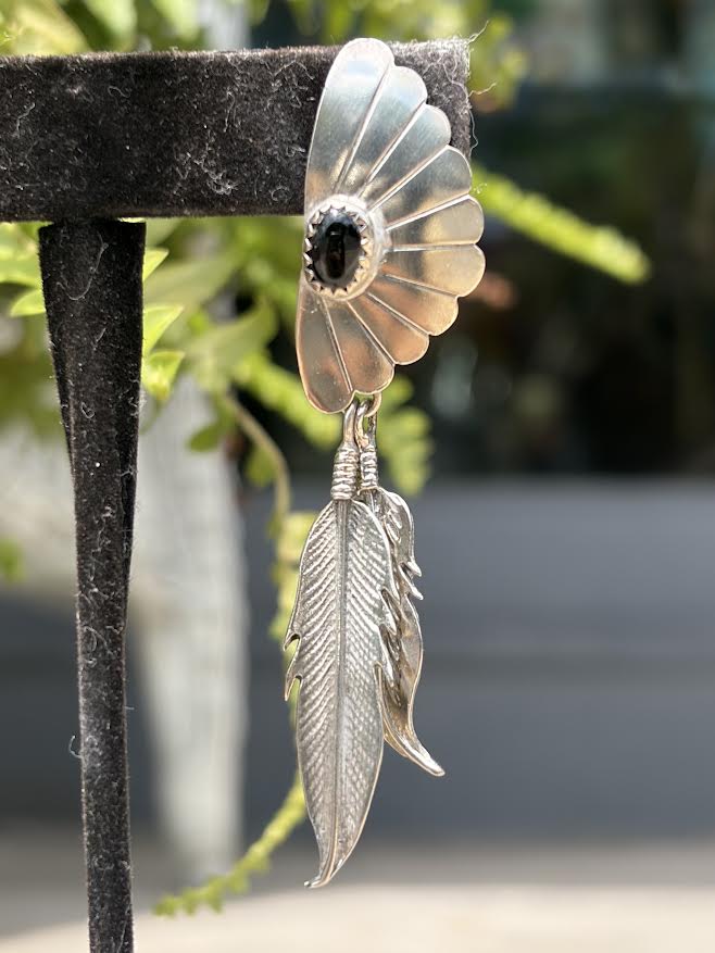 A sterling silver feather dangle earring with onyx