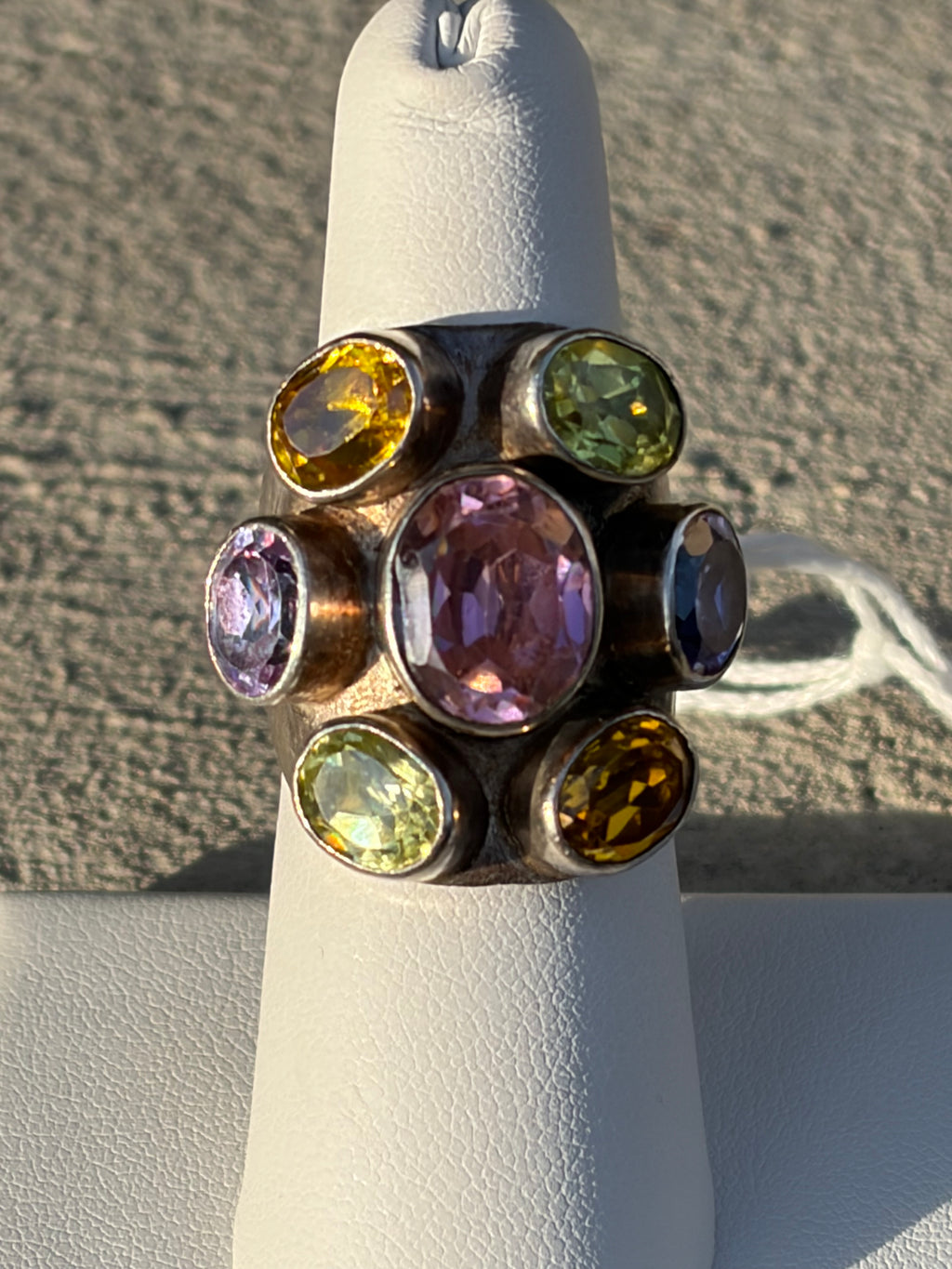 1980S STERLING RING WITH SEMI PRECIOUS STONES  SIZE 7