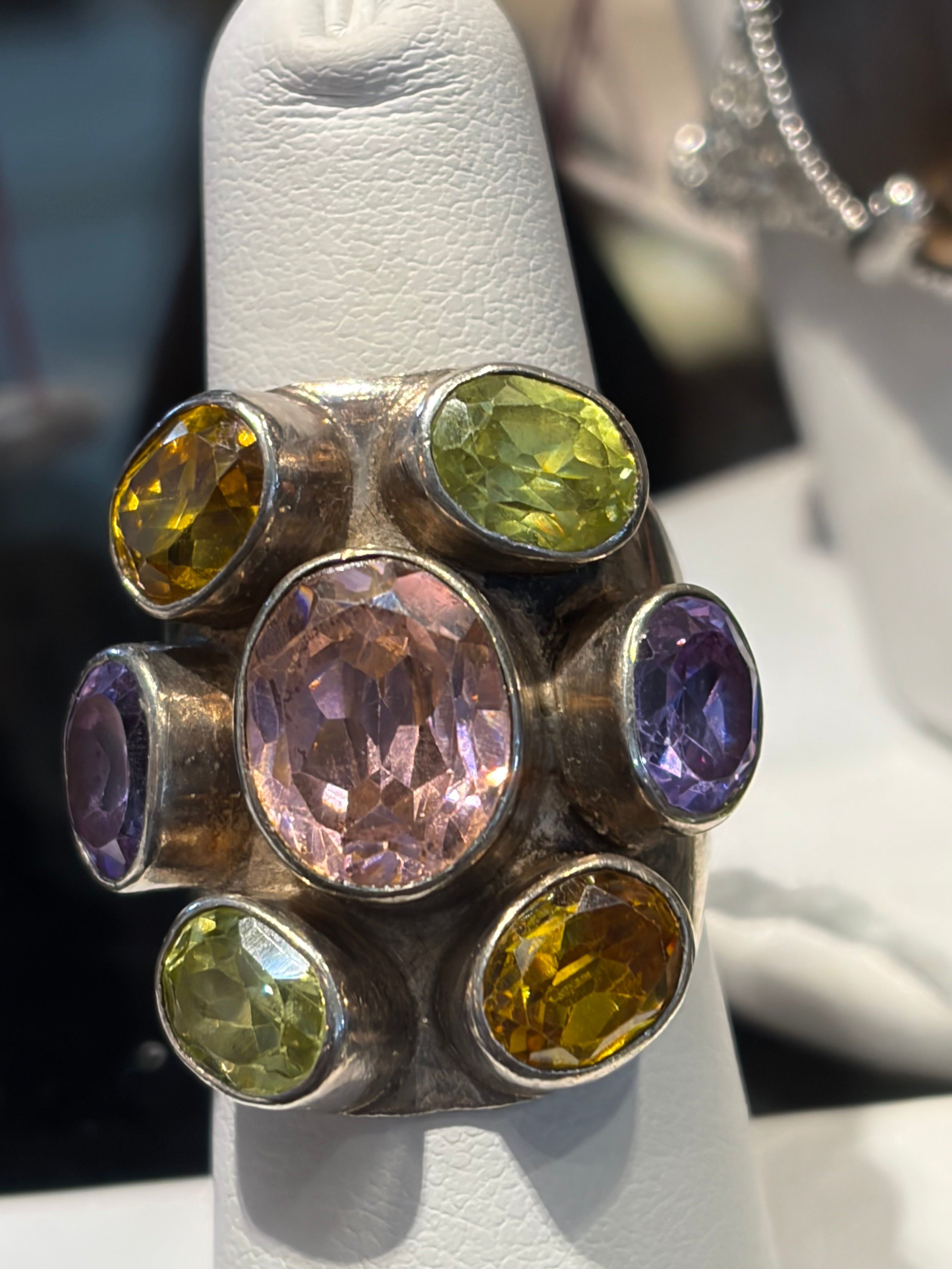1980S STERLING RING WITH SEMI PRECIOUS STONES  SIZE 7