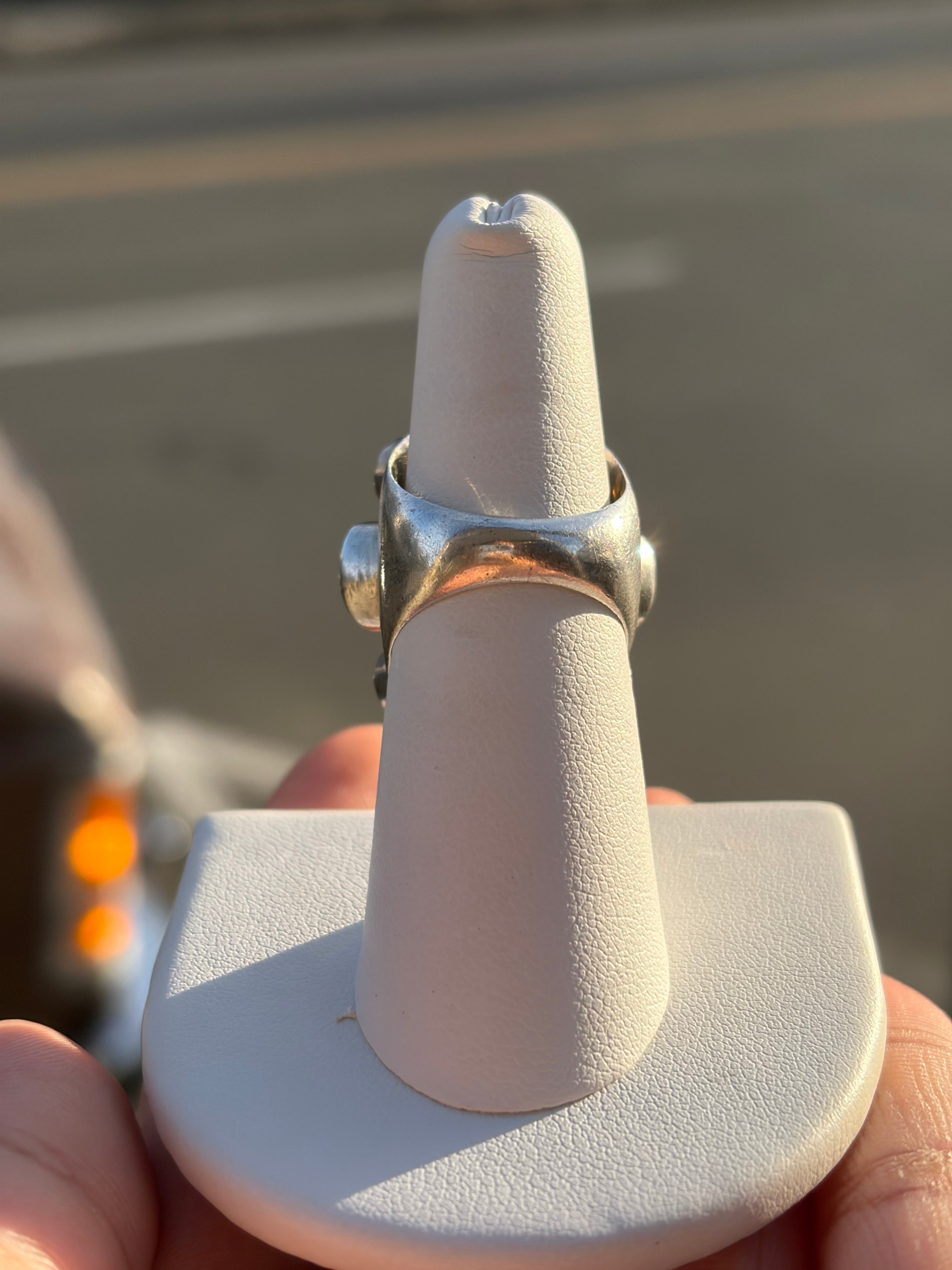 1980S STERLING RING WITH SEMI PRECIOUS STONES  SIZE 7