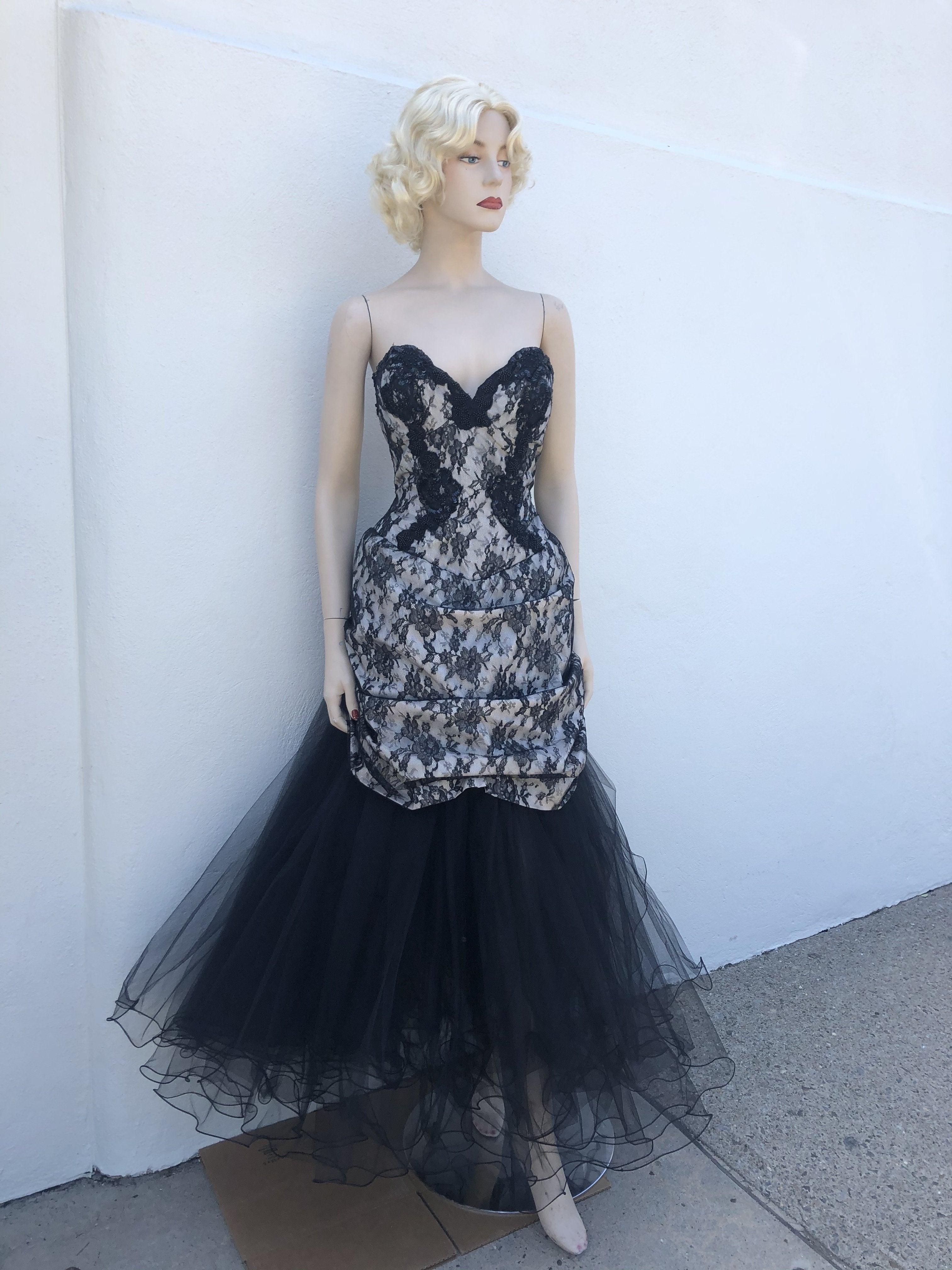  Vintage VICKY TIEL 1980s strapless  black and ivory lace tulle gown 
