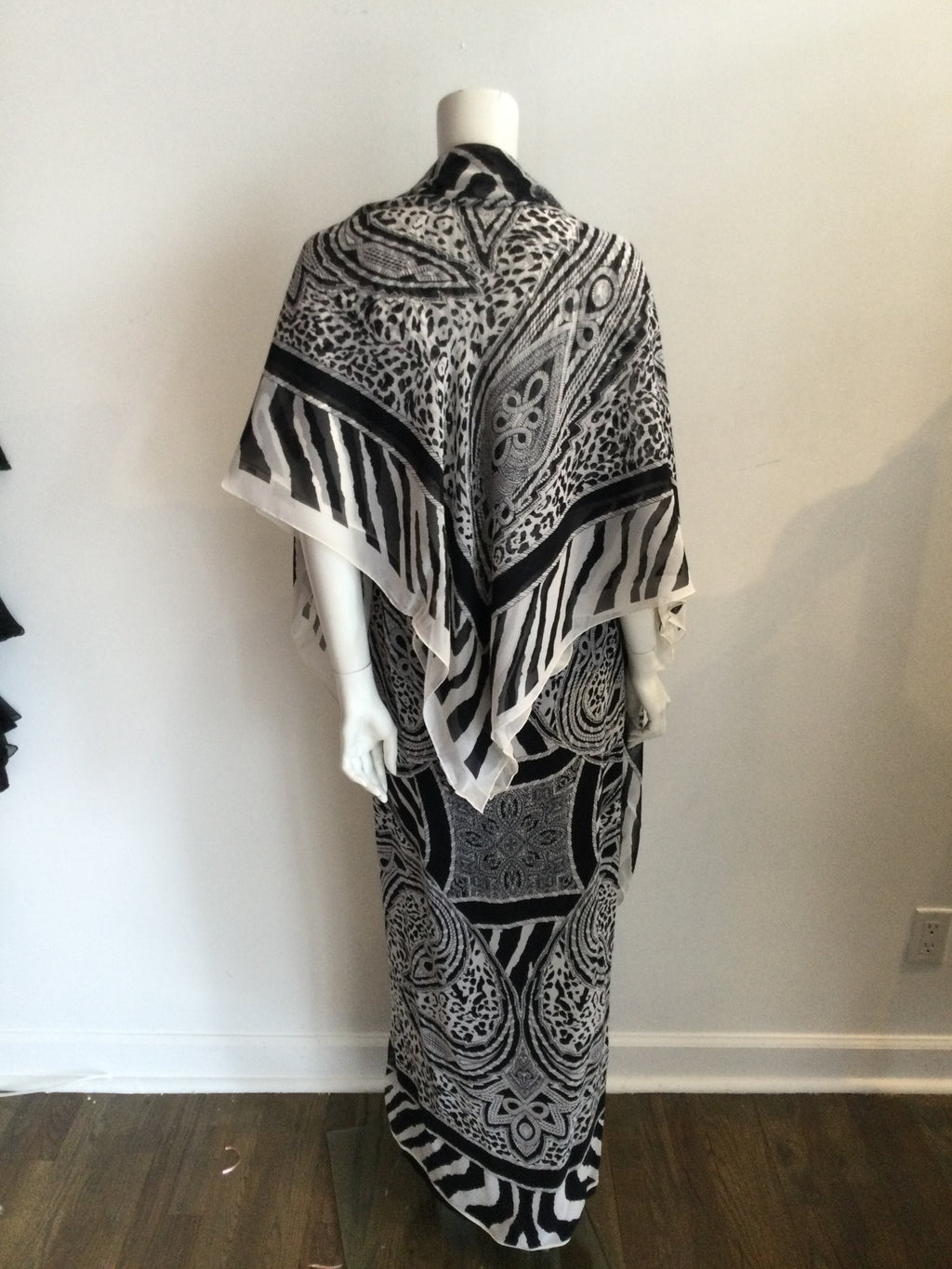1980's Louis Féraud Black and White Silk Chiffon Paisley print long dress with Shawl-size 8