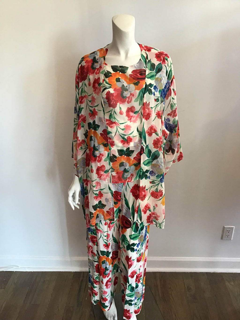 Mary Ann Restivo 4 piece Lounging ensemble