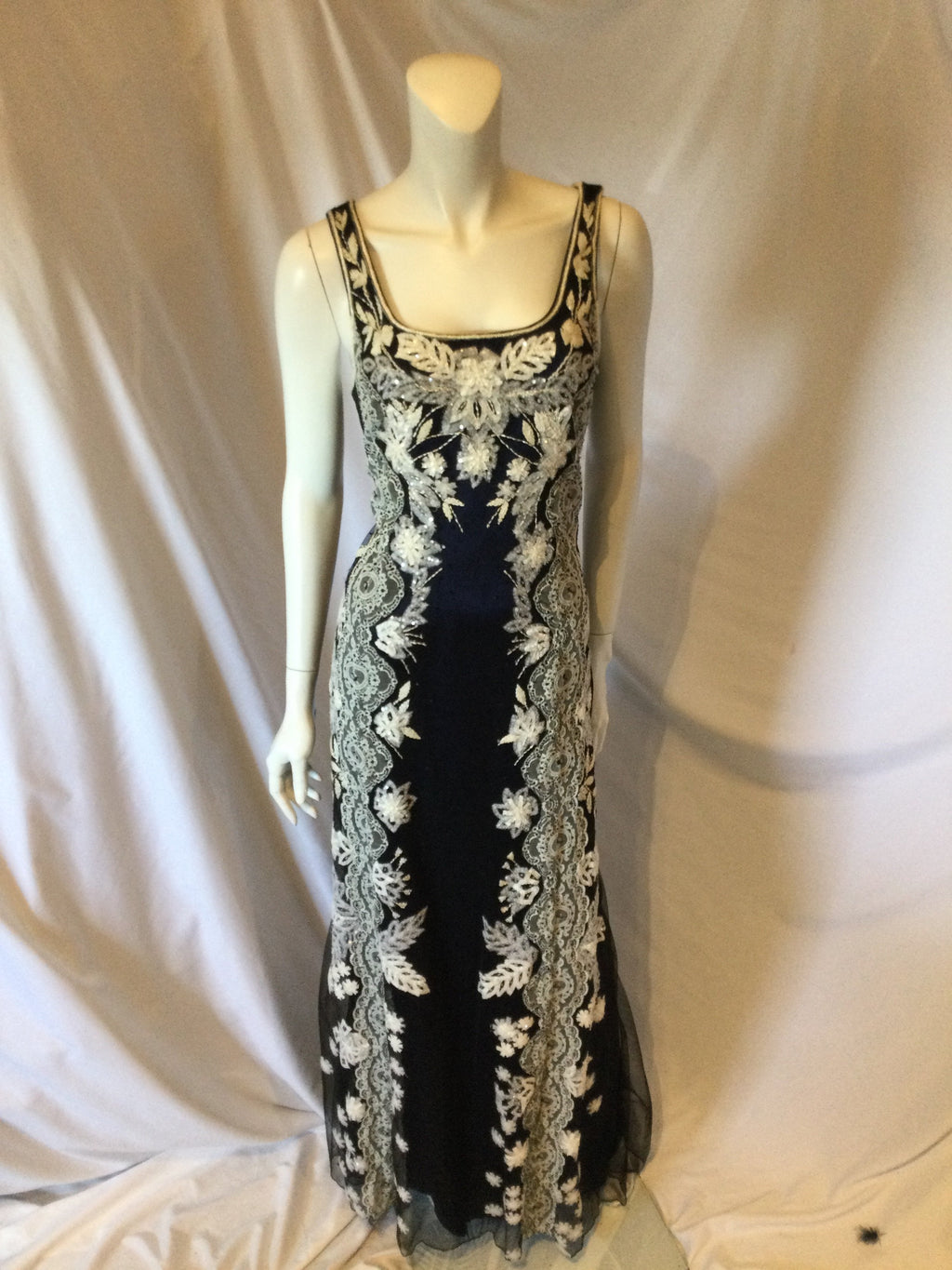 Spectacular Carolina Herrara Midnight blue with ivory appliqued lace and sequinned beading  couture evening gown 