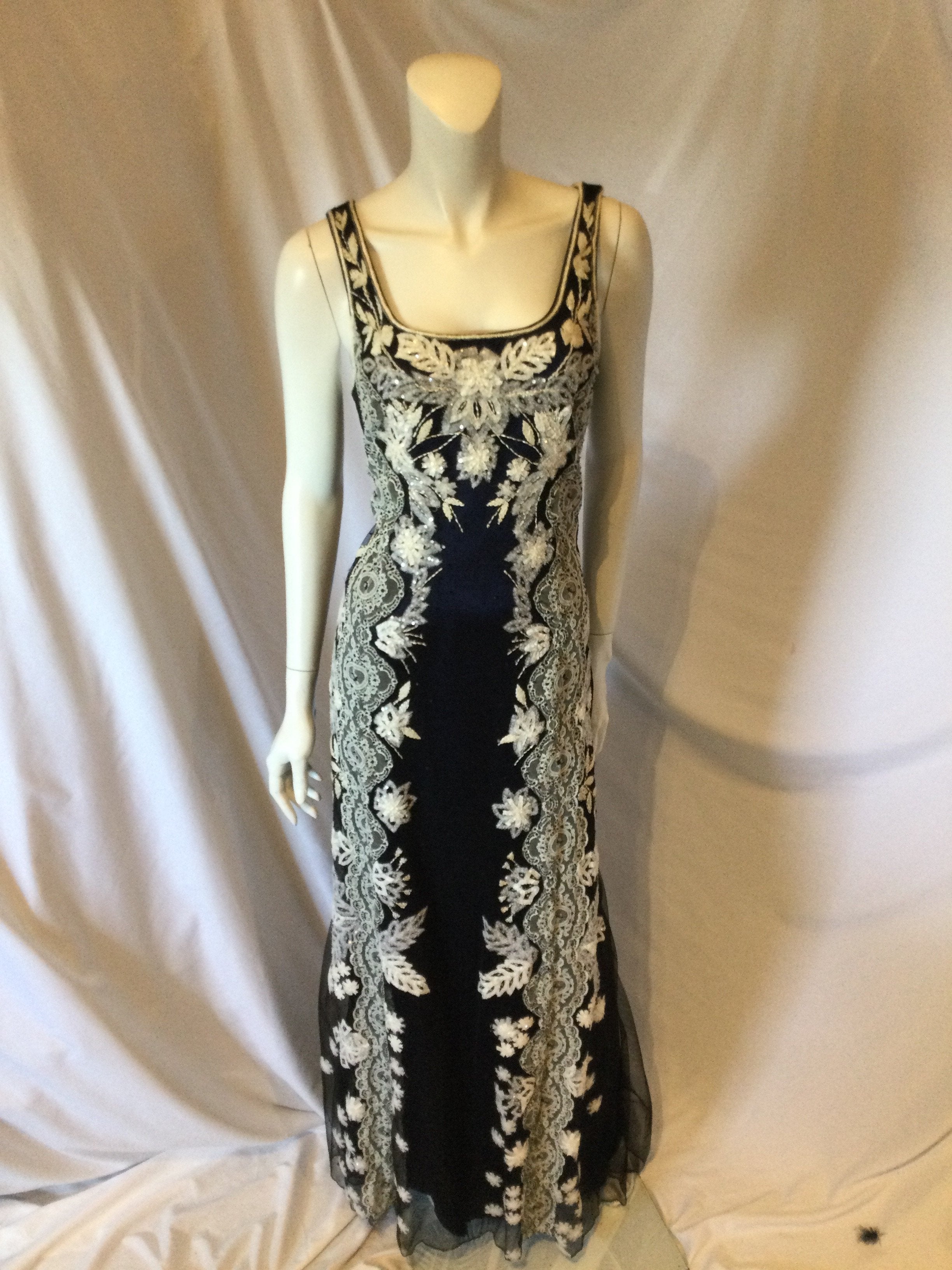 Spectacular Carolina Herrara Midnight blue with ivory appliqued lace and sequinned beading  couture evening gown 