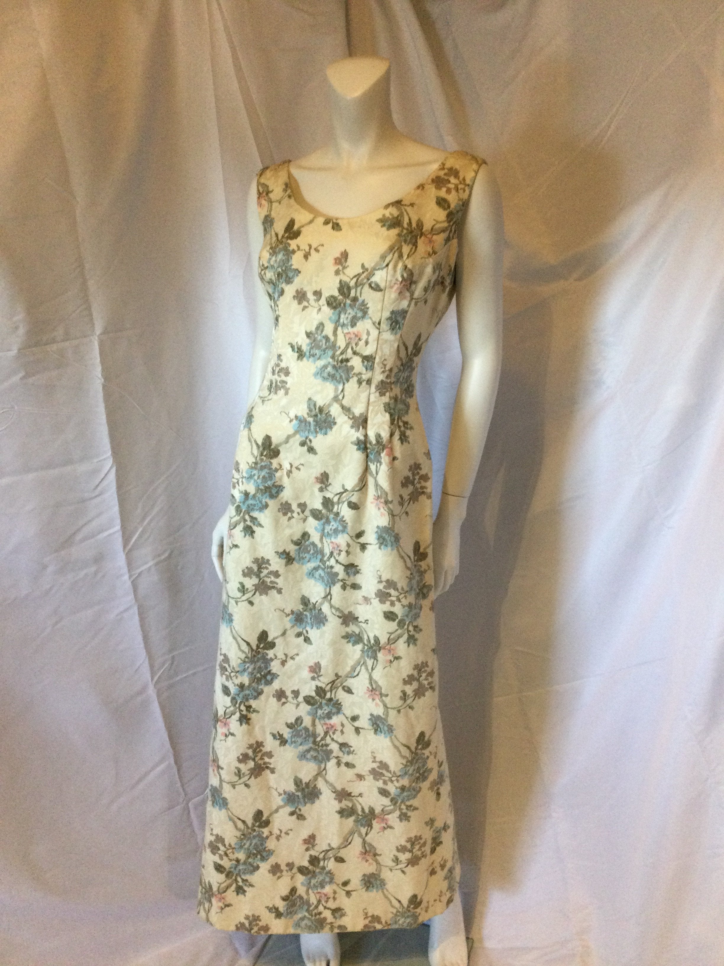 1960s ivory brocaded sleeveless dress with blue 