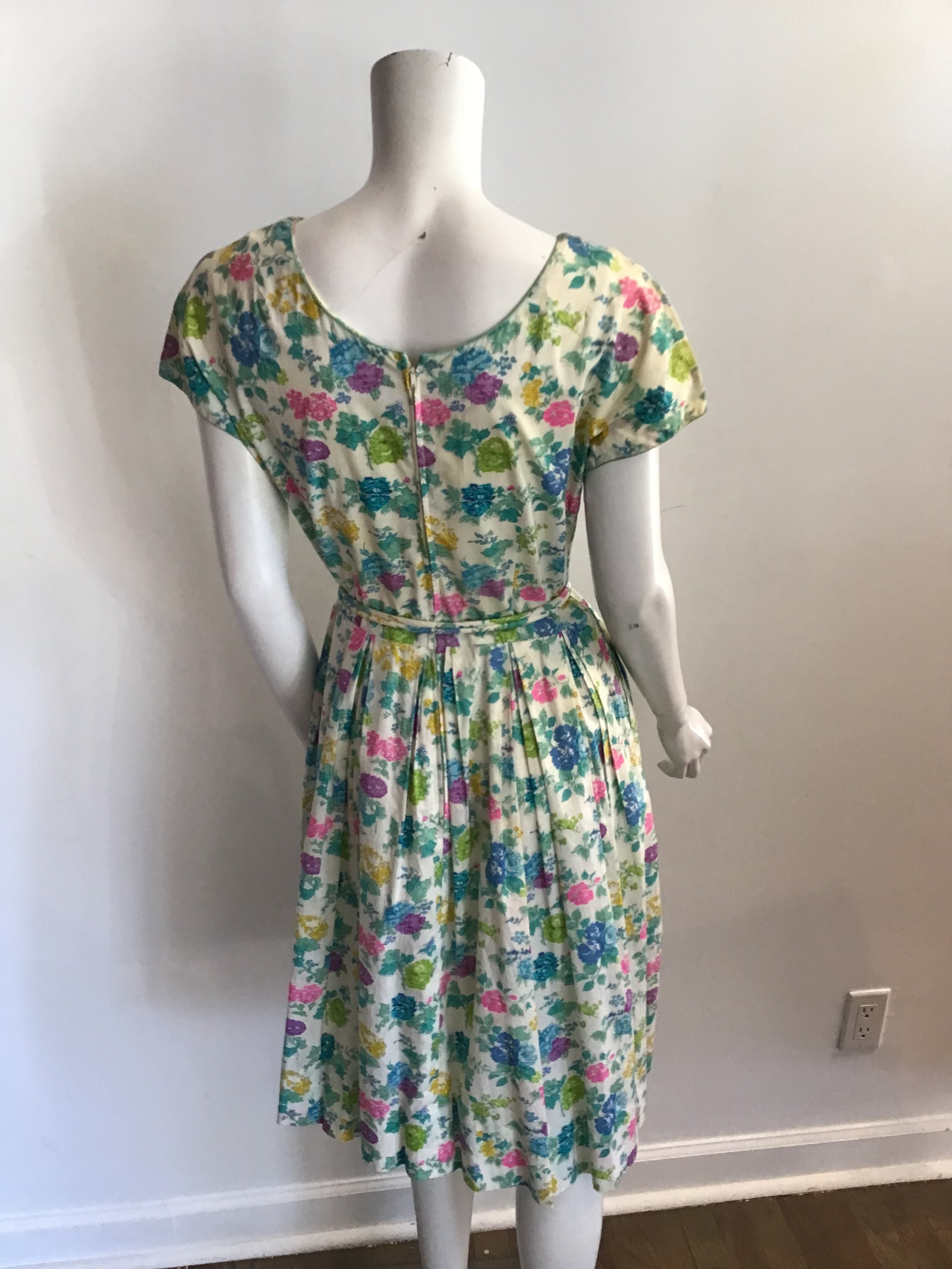 1950s Miss Renfrew Floral Printed Cotton Garden Dress