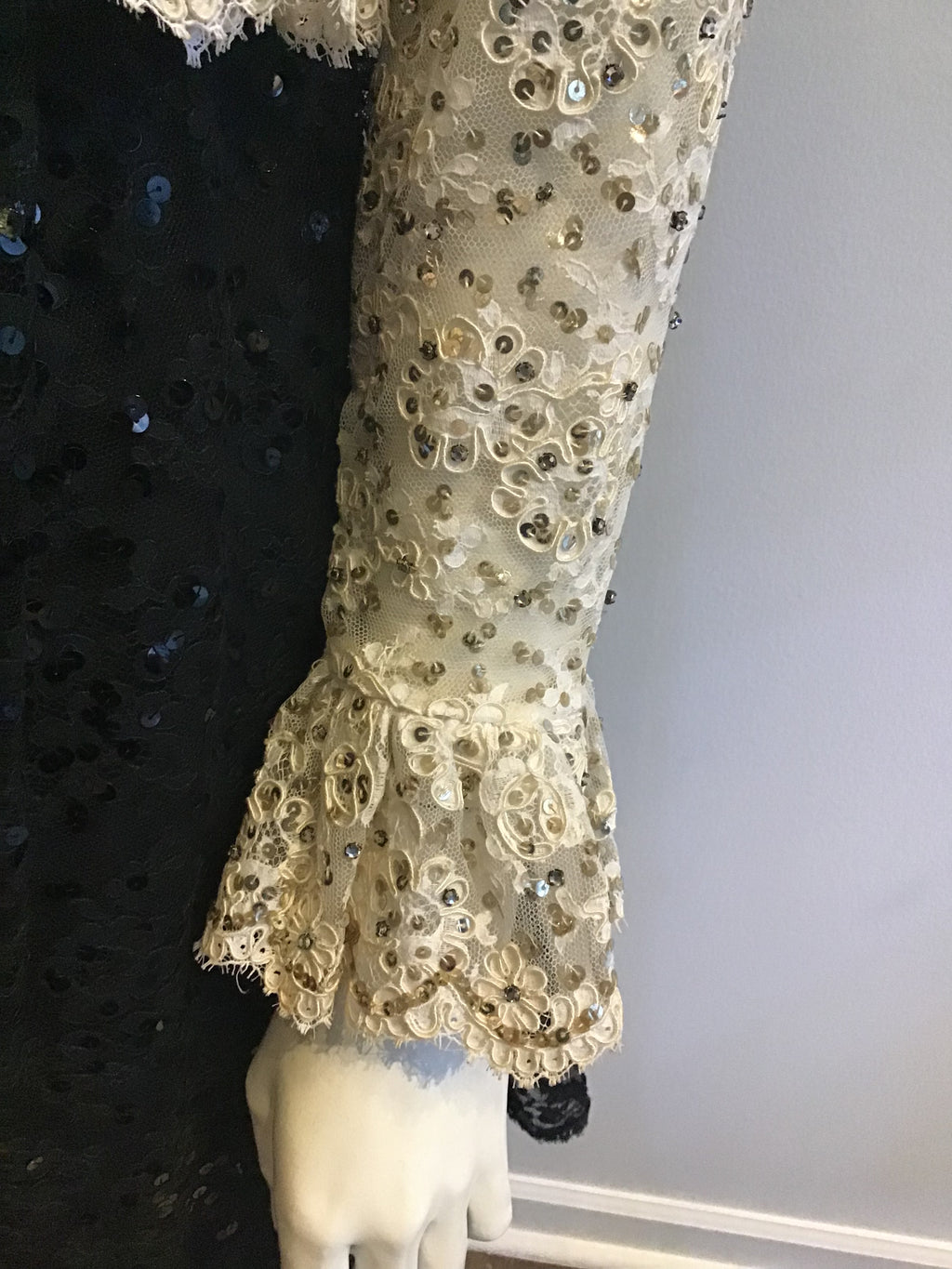 1960's Victoria Royal  White and BlackCotton Chantilly  Lace Cocktail Dress size 5/6