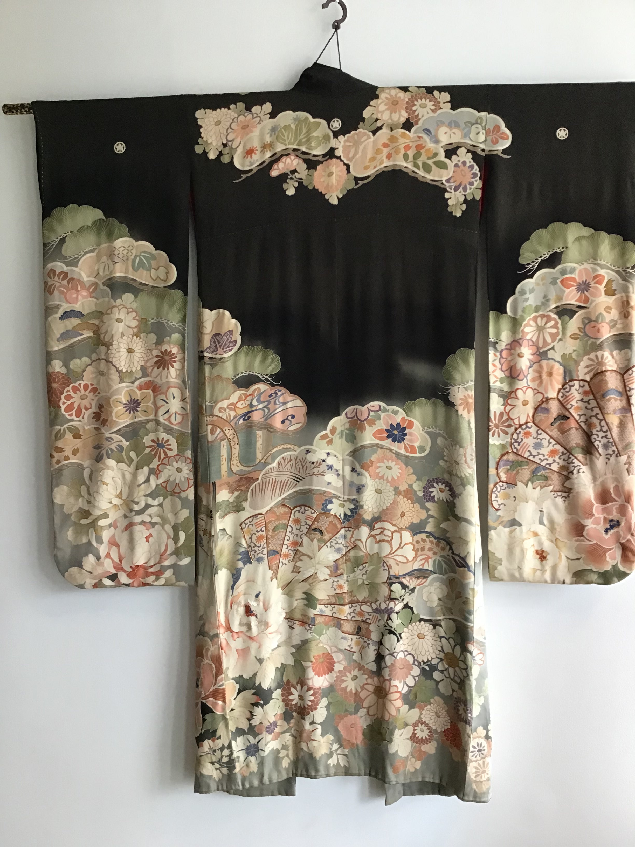 1930's Black Japanese Silk Crepe Kimono with  Flower Motif