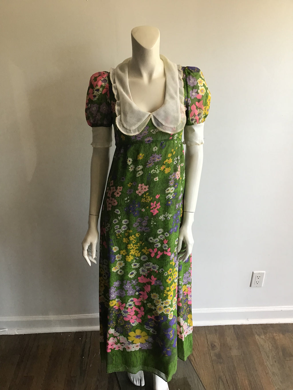 1970's Green Floral Dress with White Yoke Collar size 2-4