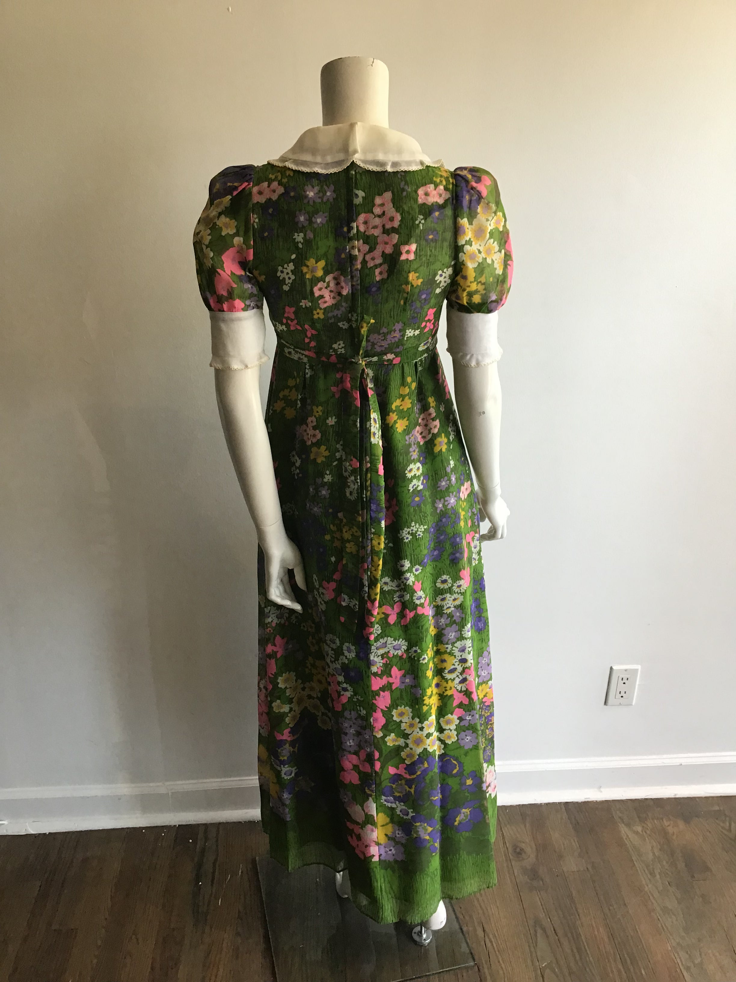 1970's Green Floral Dress with White Yoke Collar size 2-4
