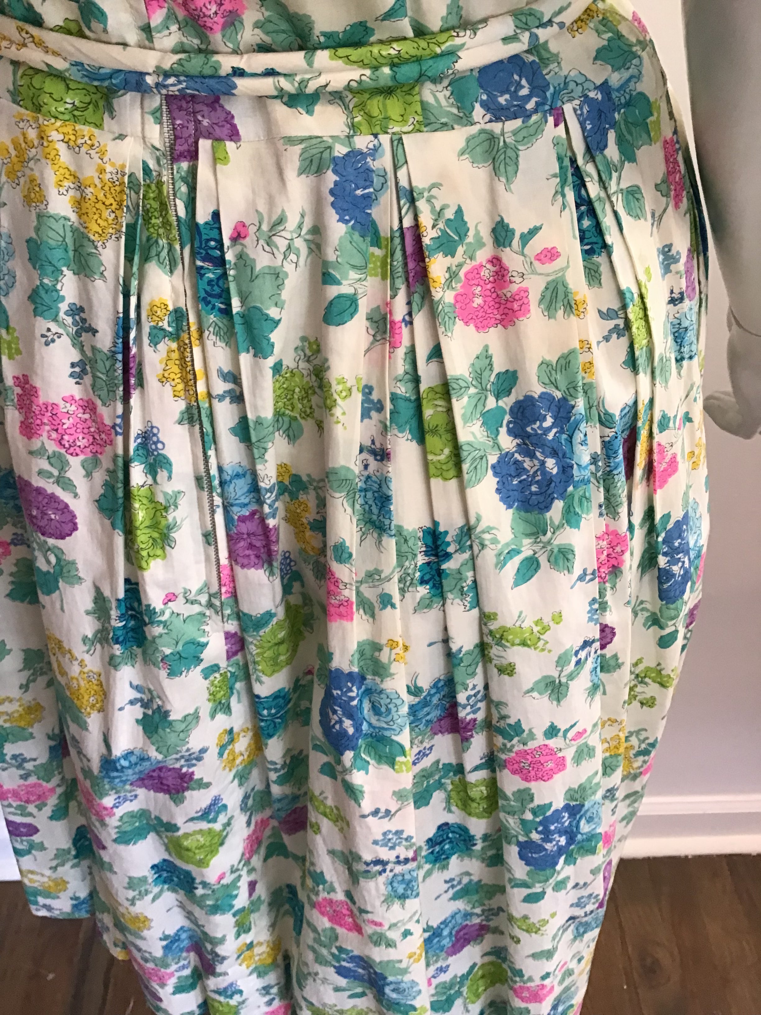 1950s Miss Renfrew Floral Printed Cotton Garden Dress