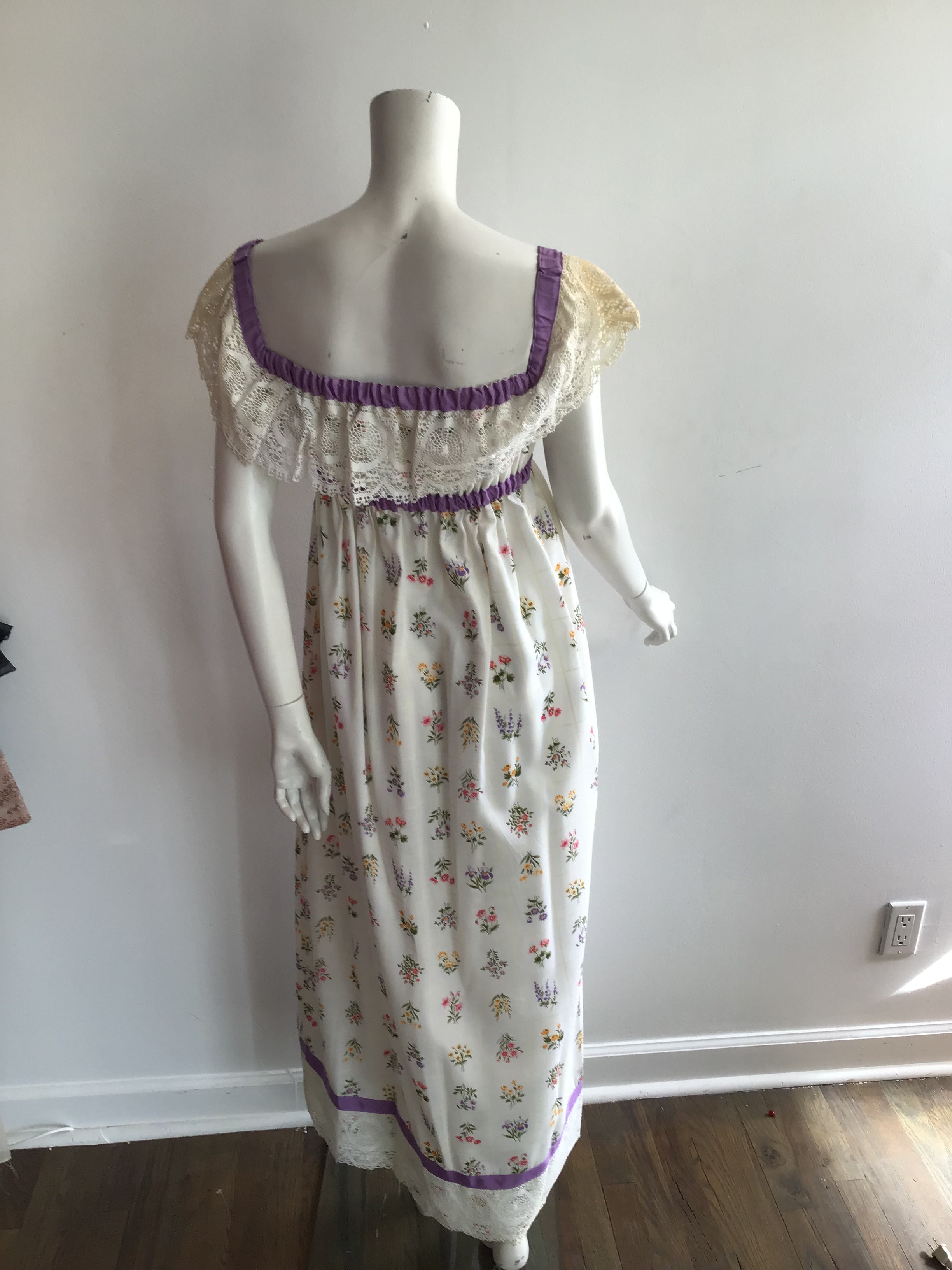 1970's White Cotton with Flowers Cotton Maxi Dress size 2-4