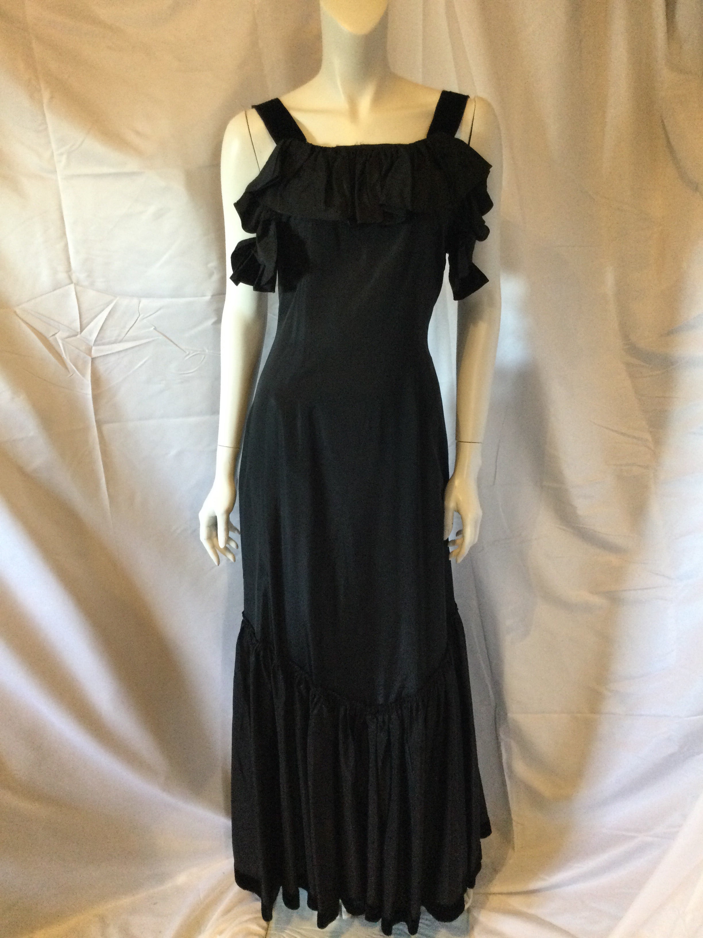 Vintage 1930s Black silk Taffetta eveing gown