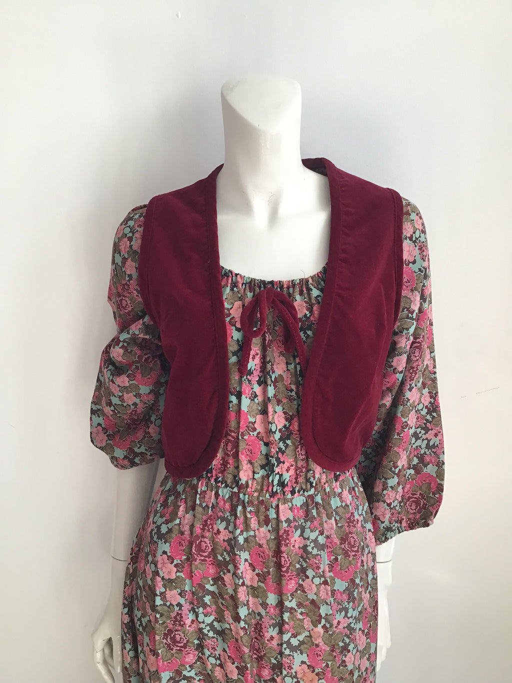 1970s Ragtime Floral Printed Dress with Vest