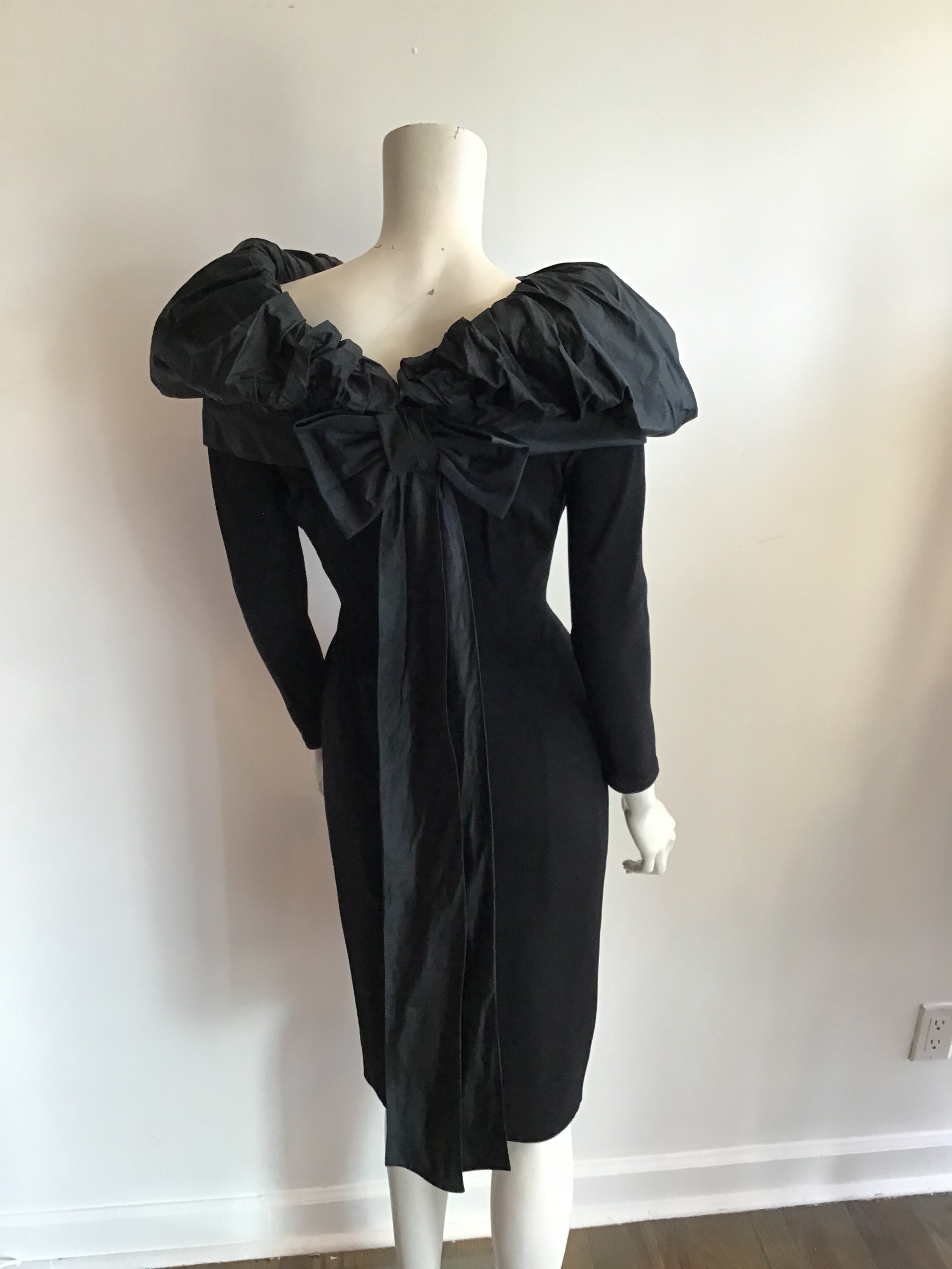 1950s Georgette Trilere Silk Jersey cocktail dress with silk bow trim at neckline and back