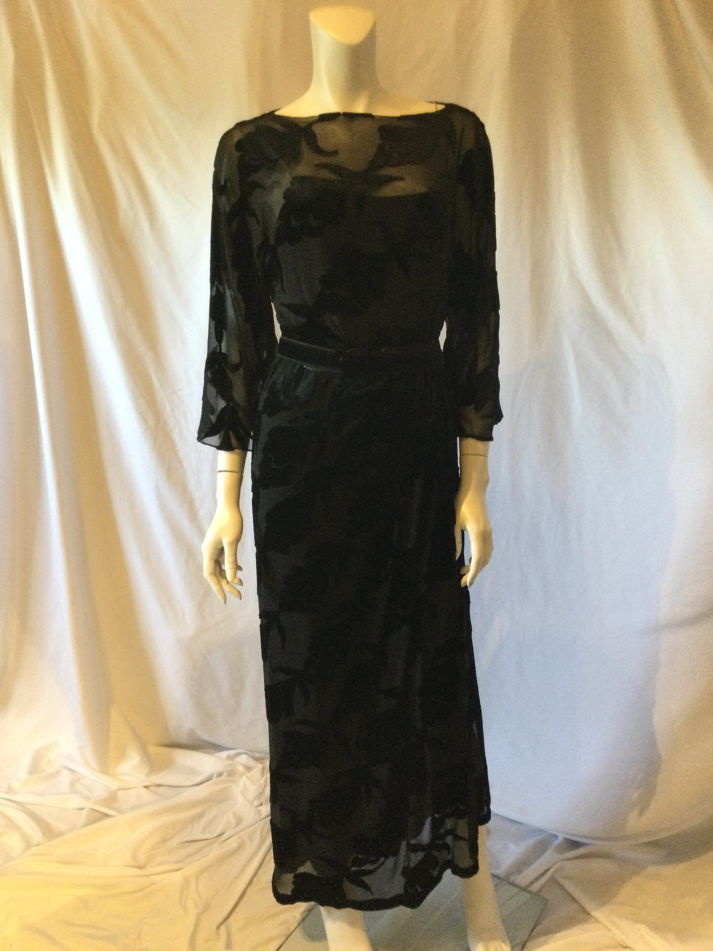 Vintage velvet burn out black   gown 