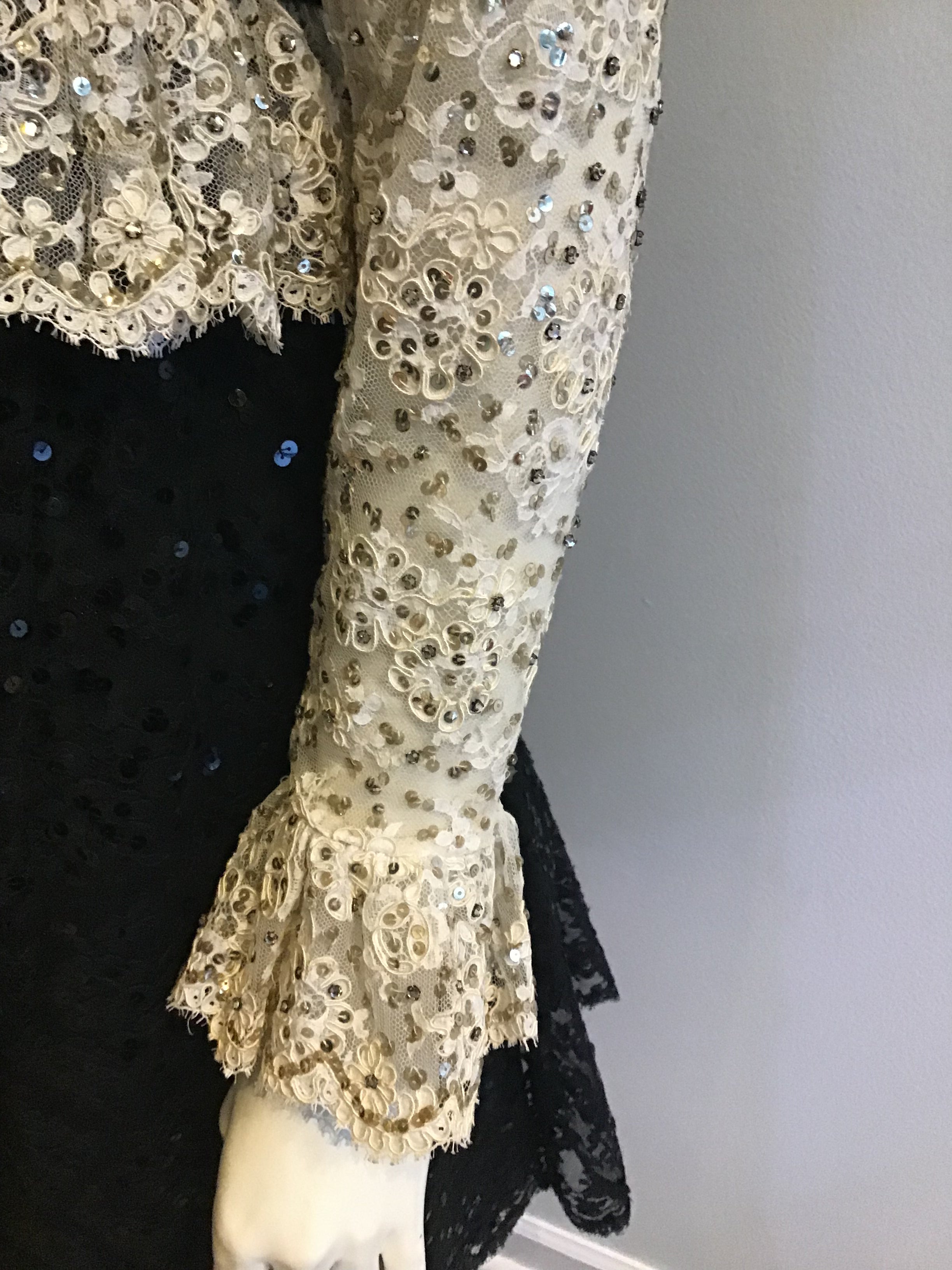 1960's Victoria Royal  White and BlackCotton Chantilly  Lace Cocktail Dress size 5/6
