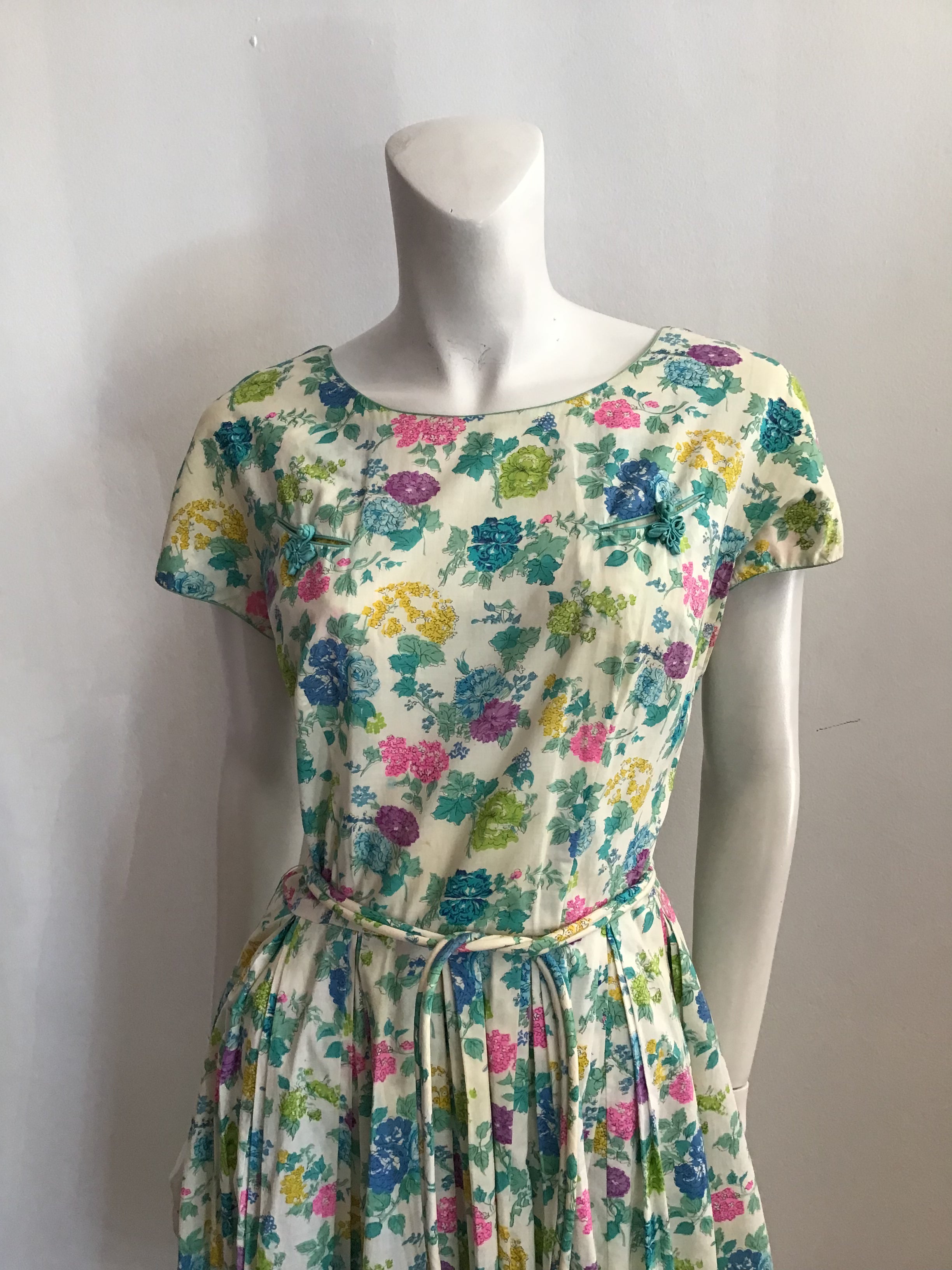 1950s Miss Renfrew Floral Printed Cotton Garden Dress