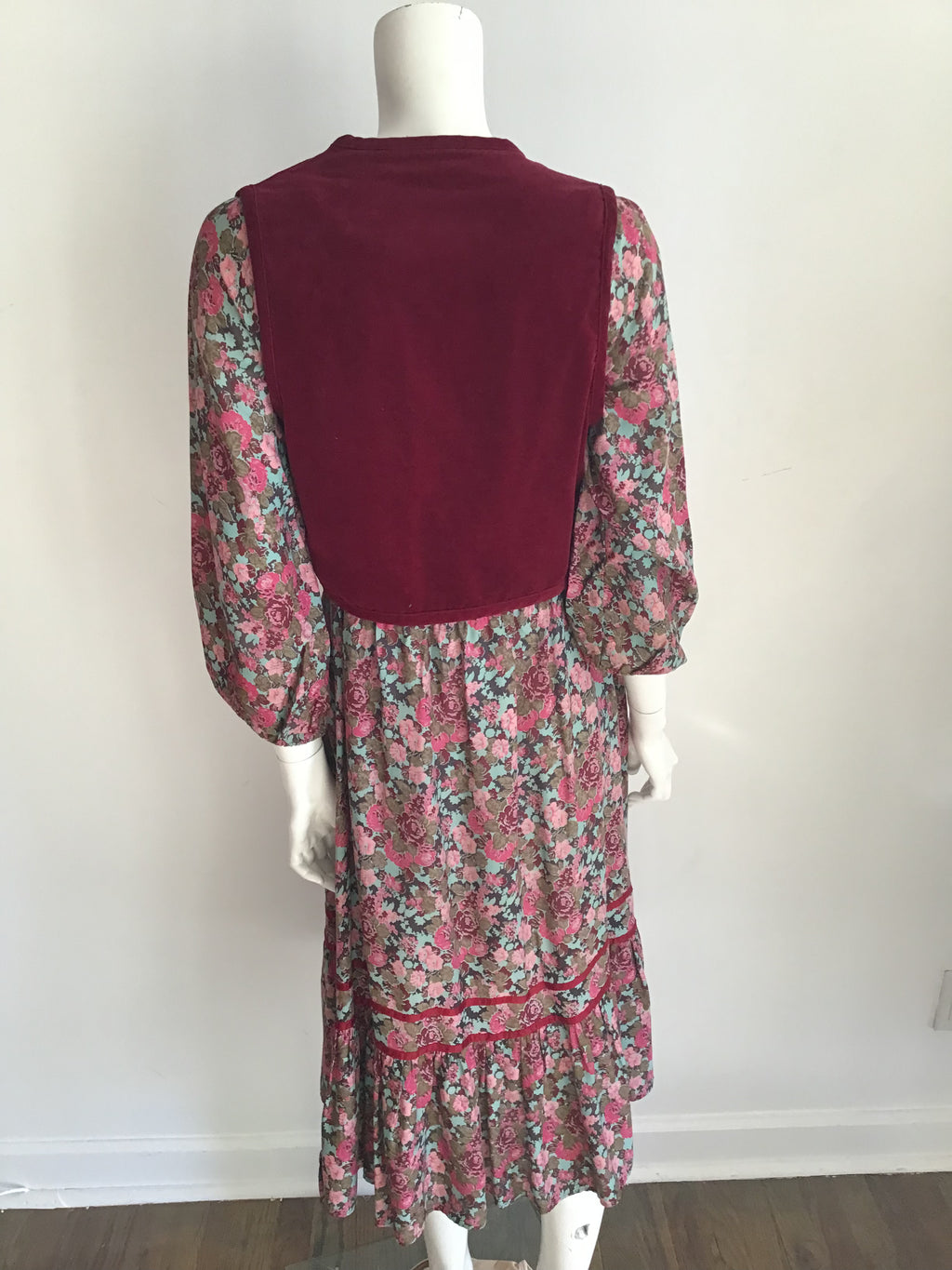 1970s Ragtime Floral Printed Dress with Vest
