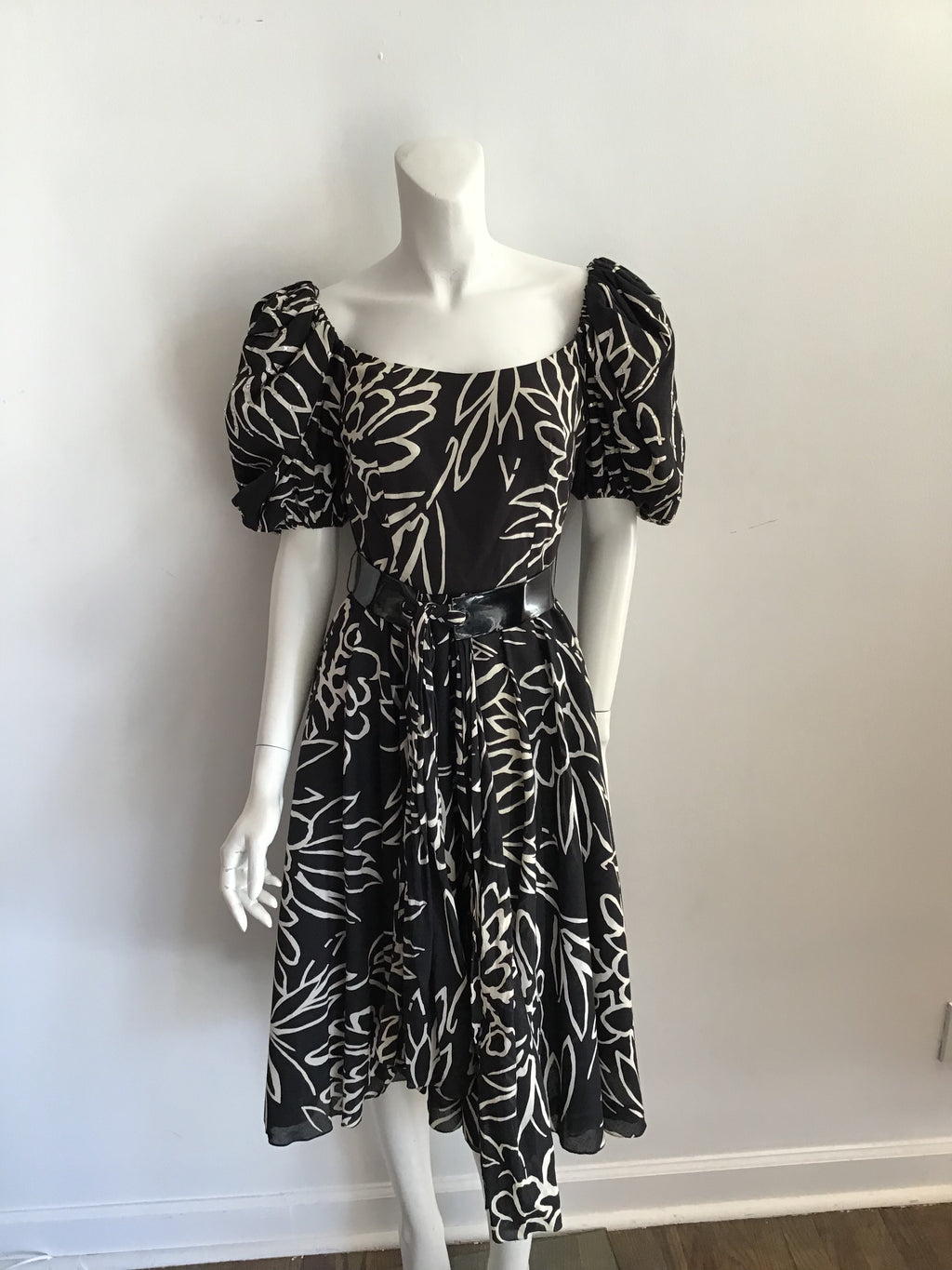 1980's Mollie Parnis Cotton Blend Black and White Cocktail Dress Size 6