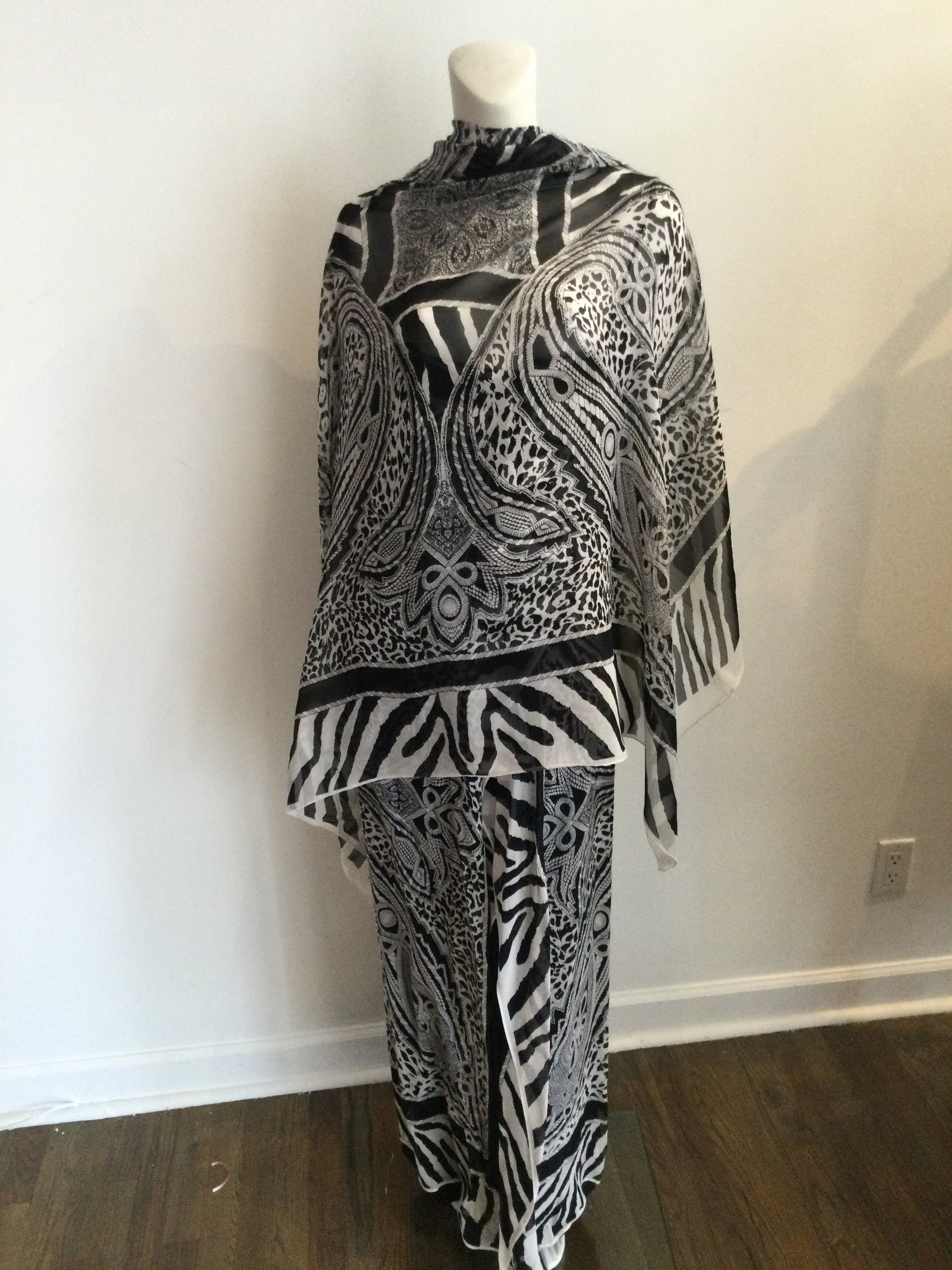 1980's Louis Féraud Black and White Silk Chiffon Paisley print long dress with Shawl-size 8